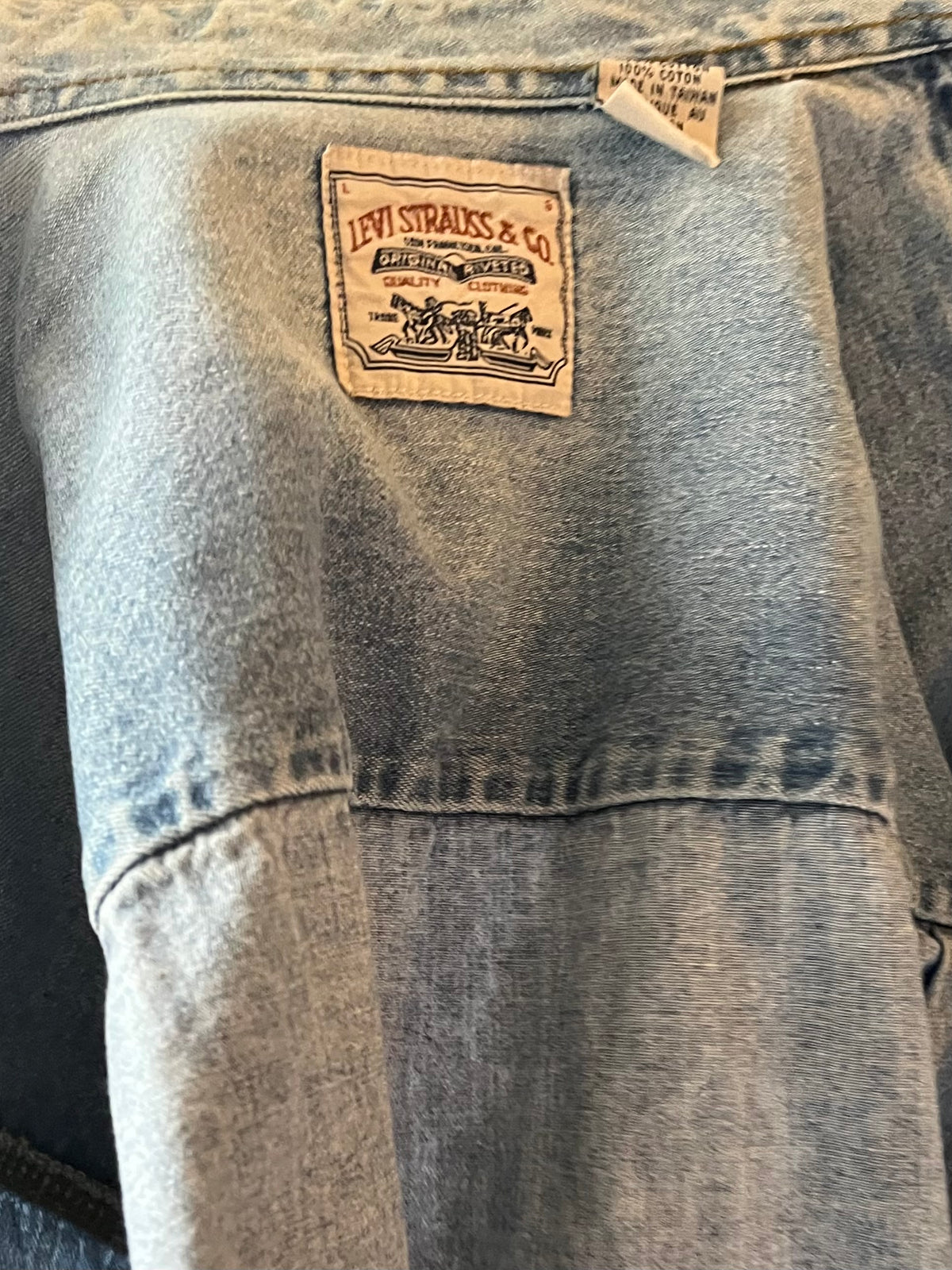 90s 'Levis' Denim Button Up Shirt / Large