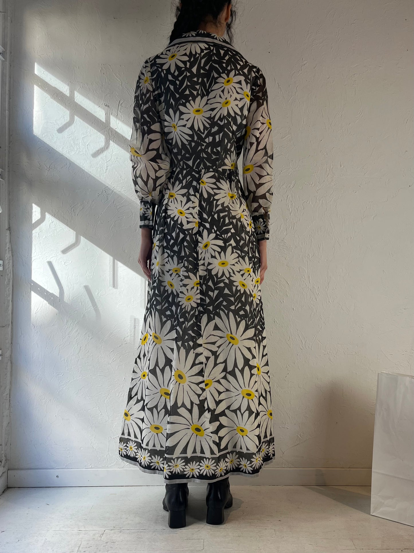 1970s Daisy Print Collared Maxi Dres / Vintage 70s Long Sleeve Hippie Boho Sun Dress / Small