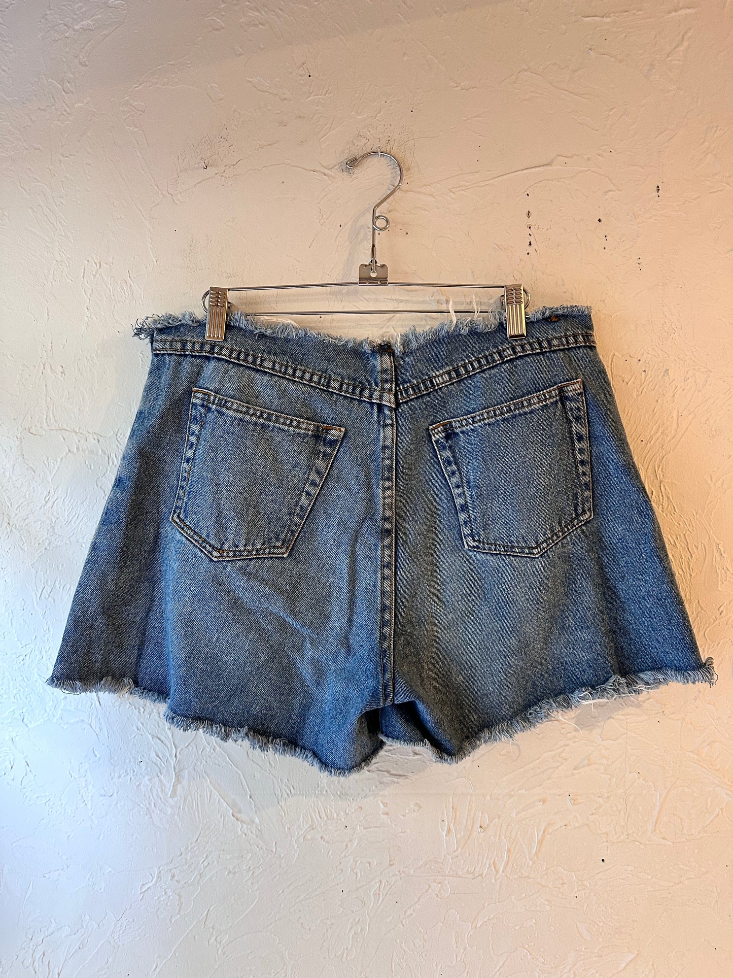 Shorts / 32”