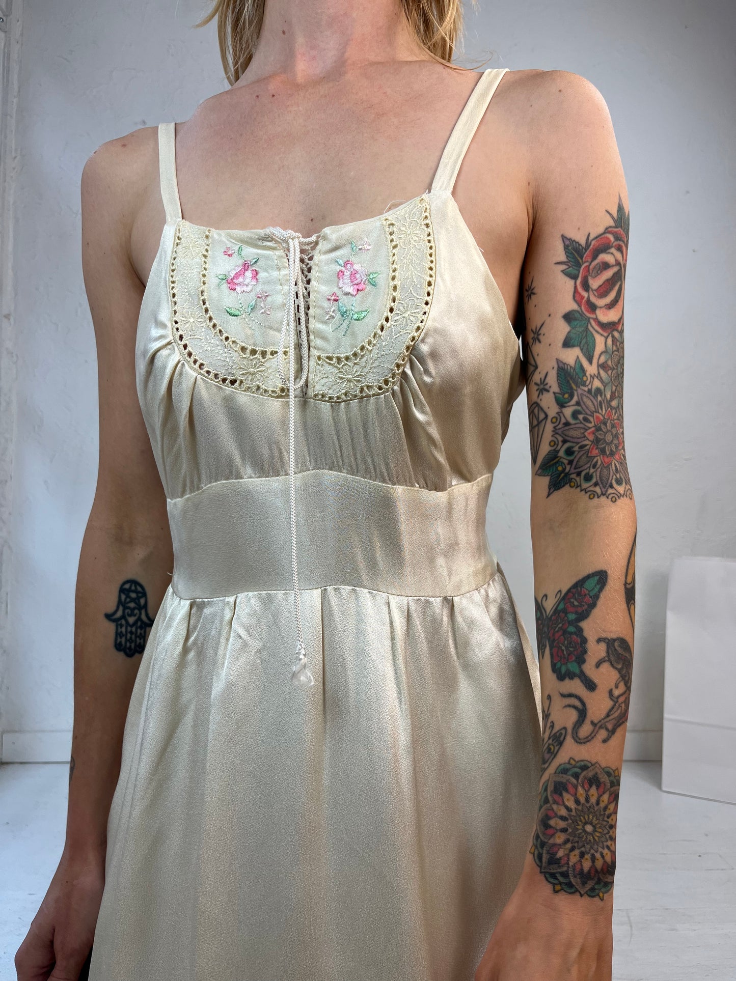 70s 'Gunne Sax' Cream Silky Embroidered Maxi Prom Dress / Medium