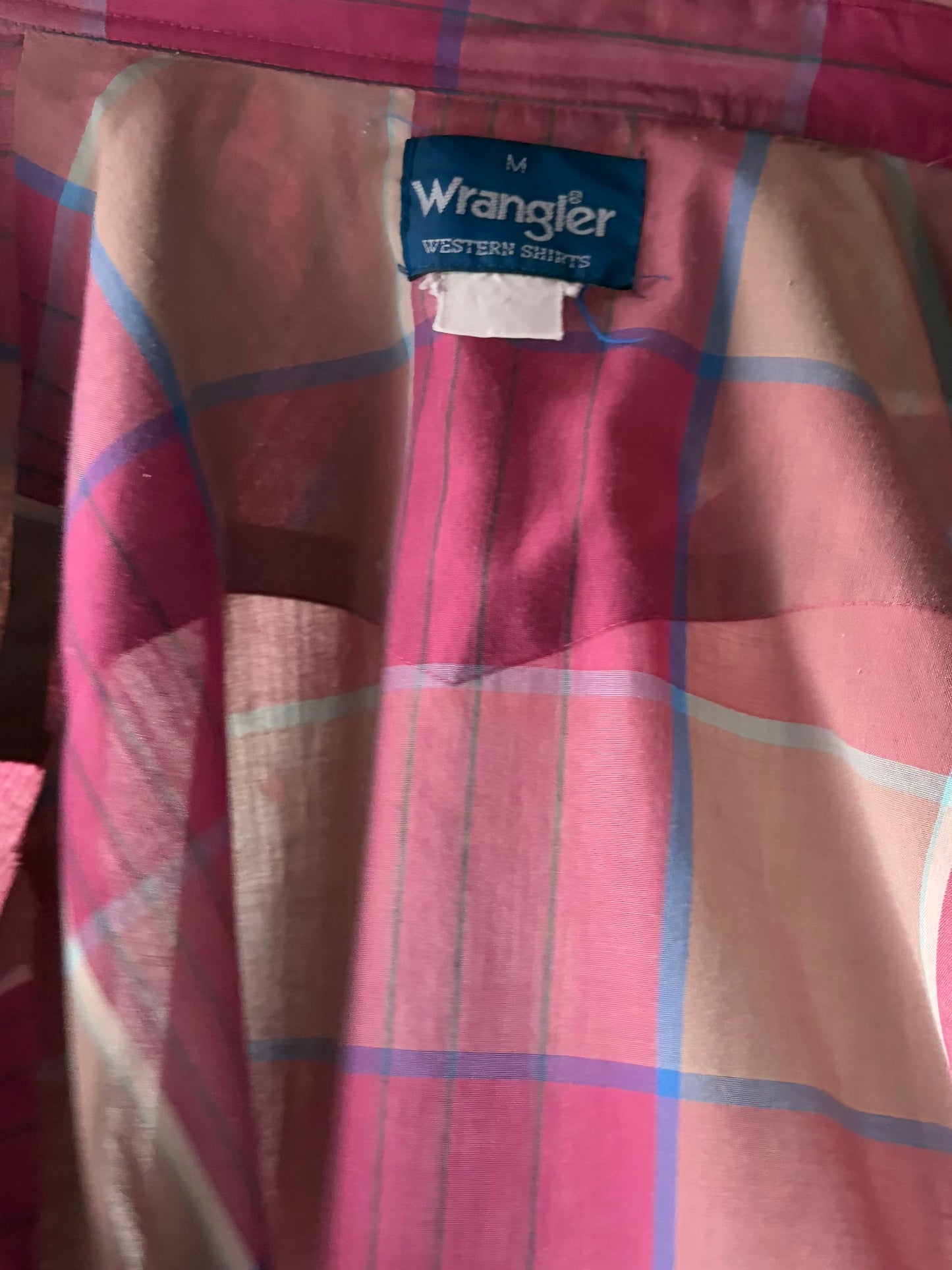 90s 'Wrangler' Pink Pearl Snap Shirt / Medium