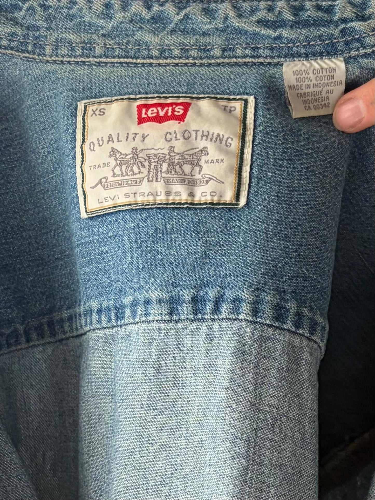 Vintage 'Levis' Denim Button Up Shirt / XS