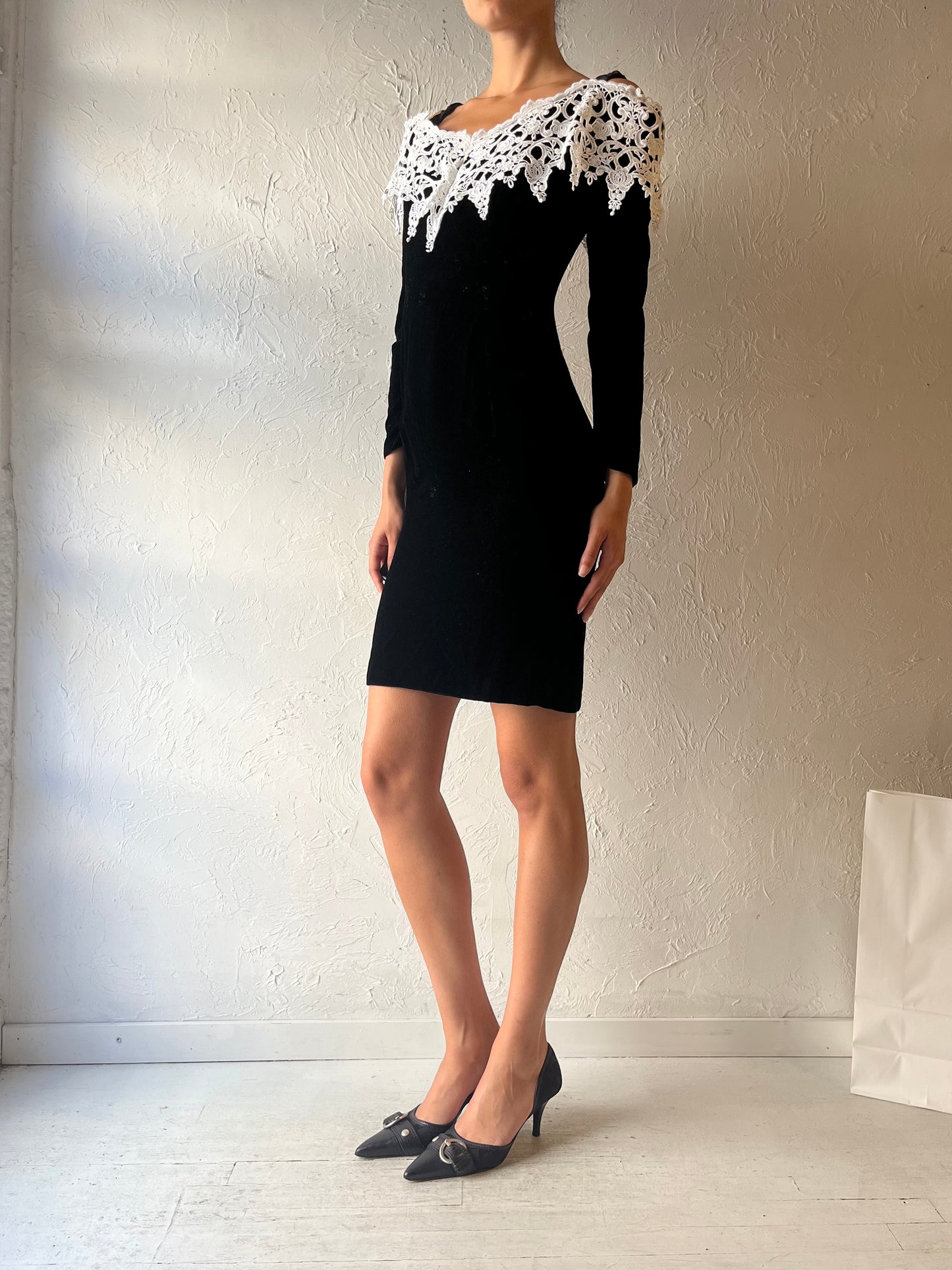 70s ‘Nu Mode’ Black Velvet Mini Dress / Small