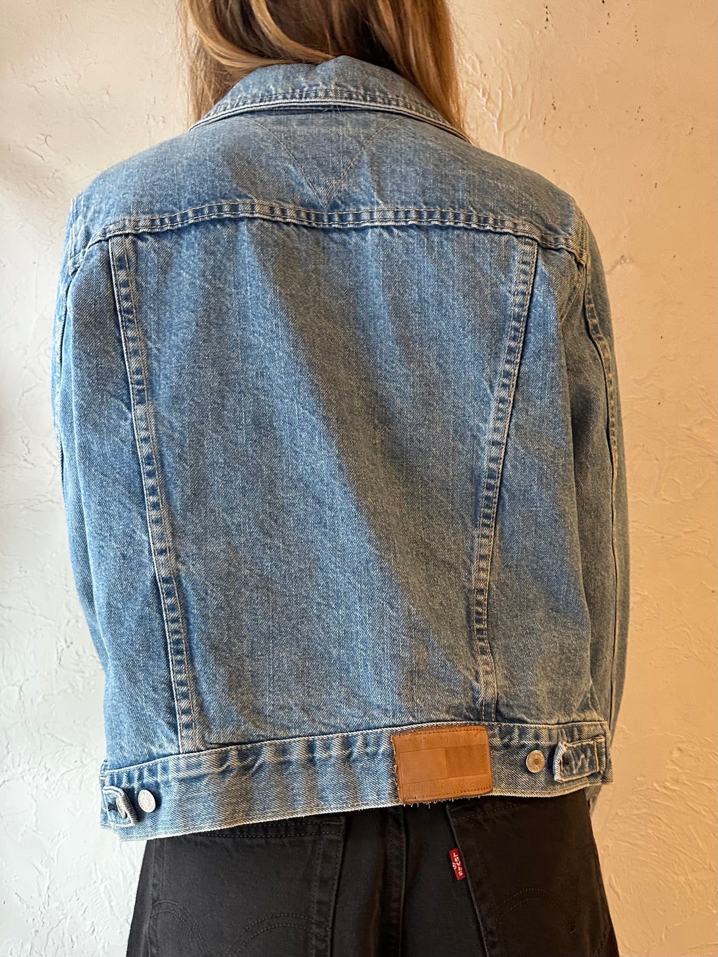 90s ‘Tommy Hilfiger’ Denim Jacket / Large