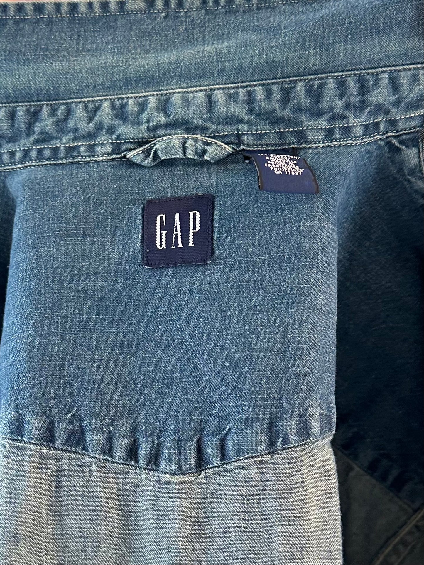 90s 'Gap' Denim Pearl Snap Shirt / Large