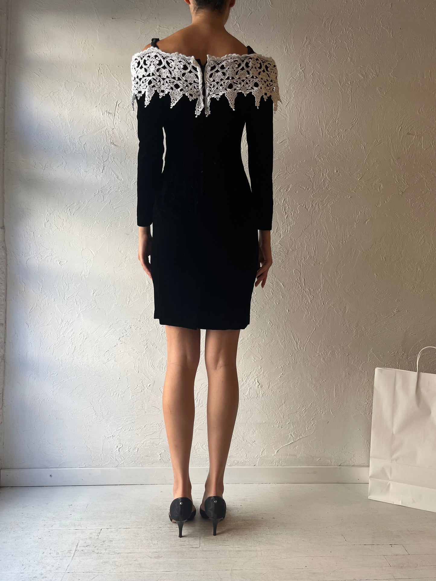 70s ‘Nu Mode’ Black Velvet Mini Dress / Small