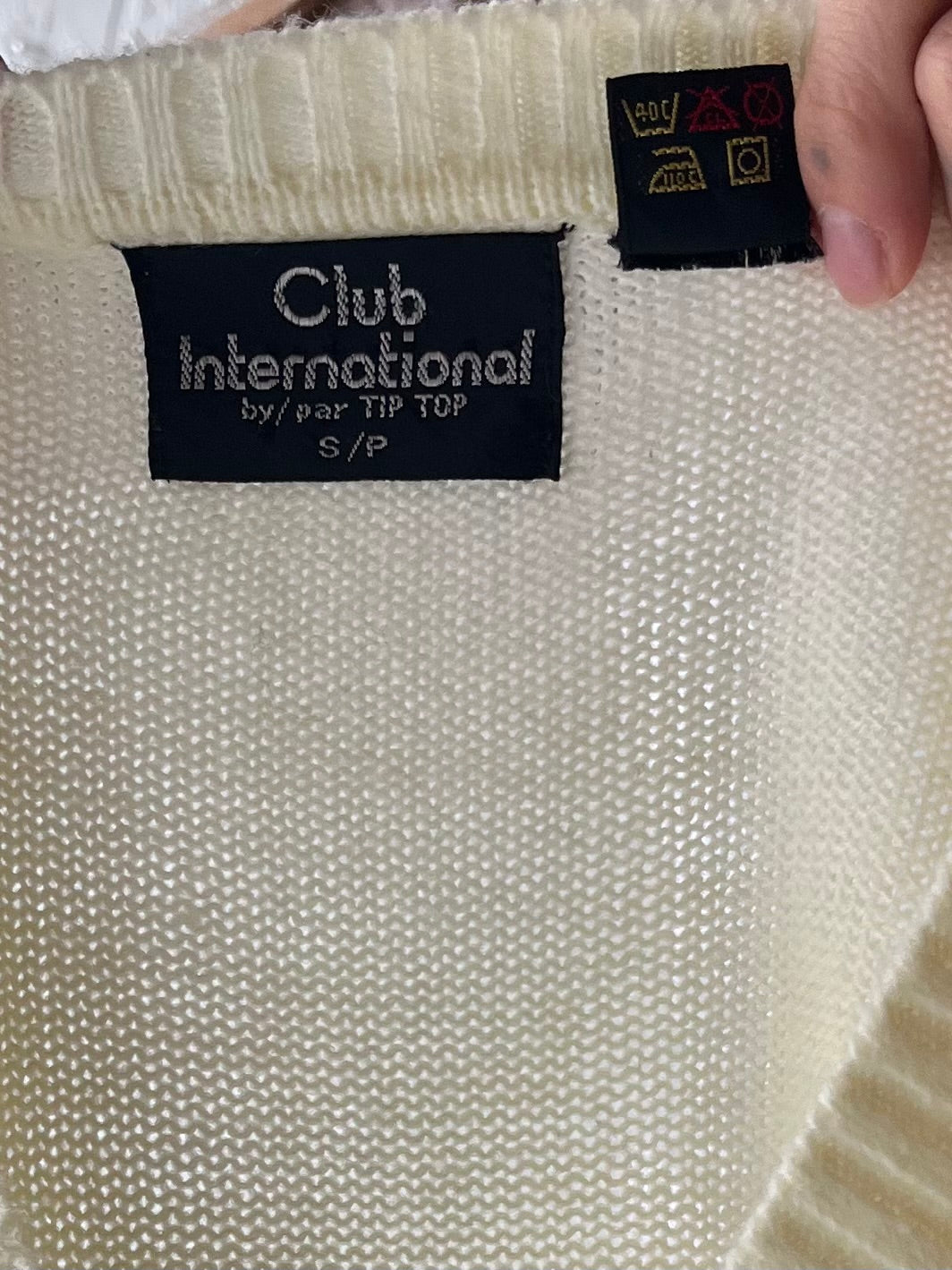 90s 'Club International' White Acrylic Normcore Preppy Academia Pullover Sweater / Medium