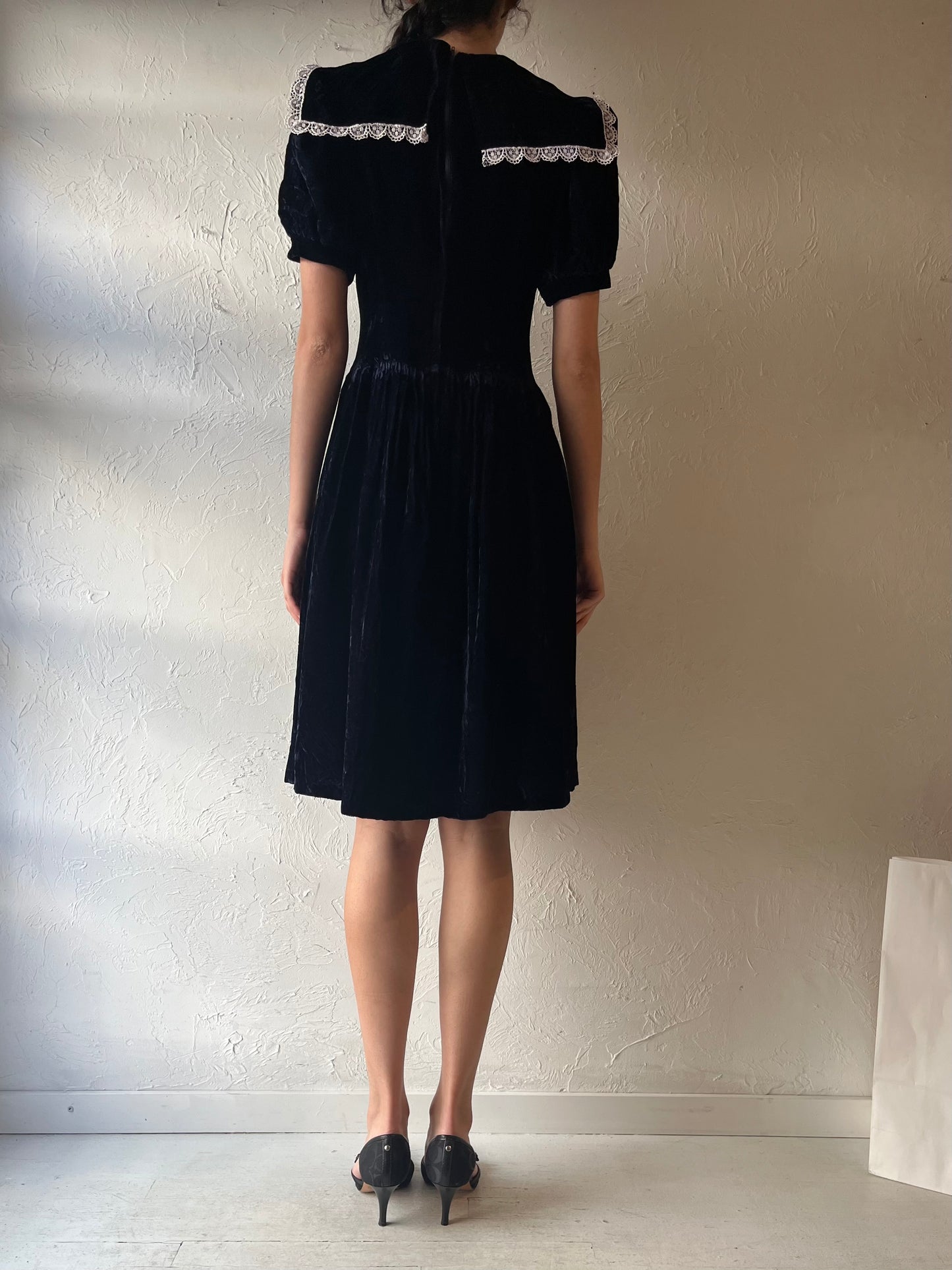80s 'Jessica McClintock’ Navy Blue Velvet Dress / Small