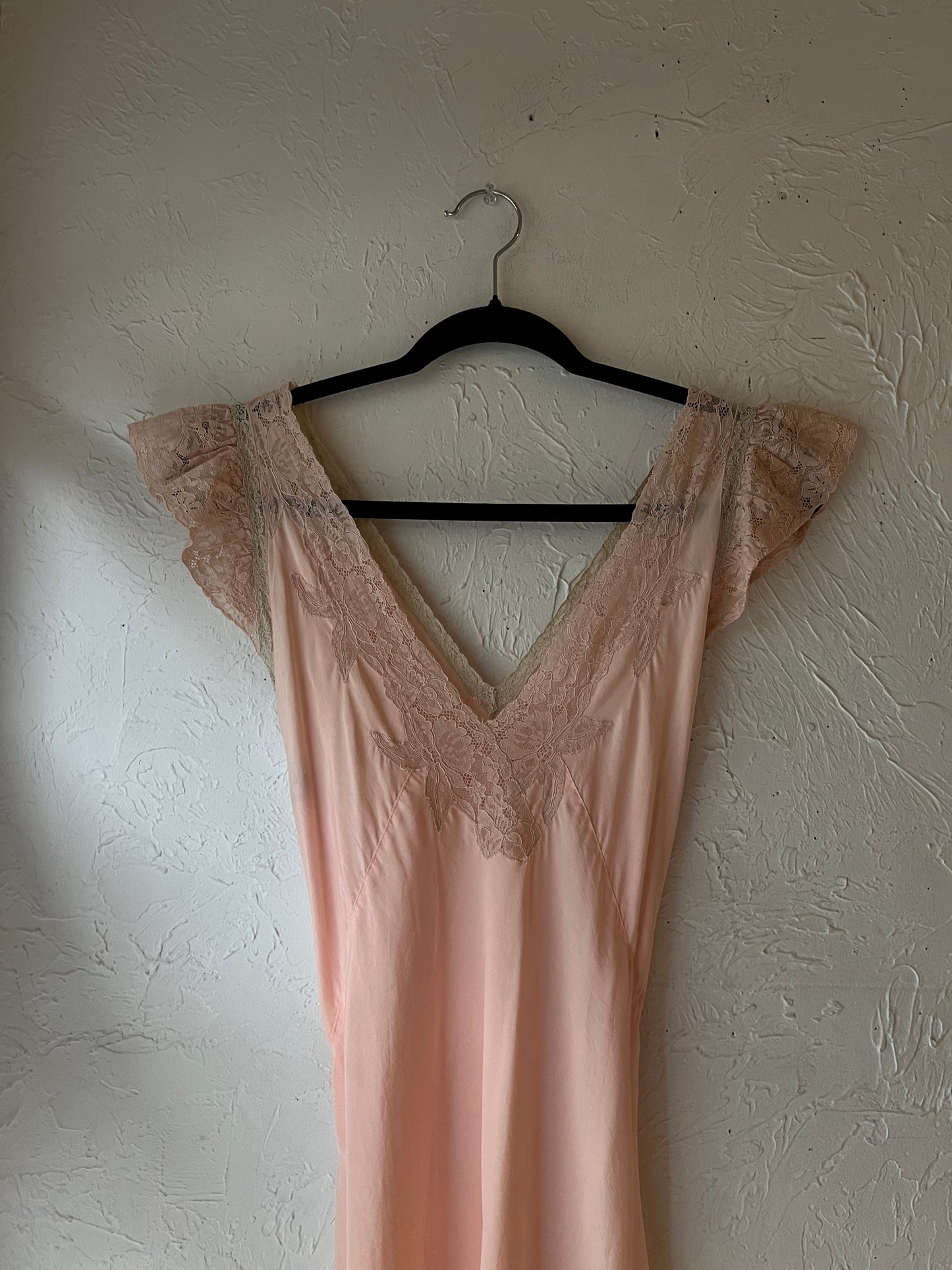 Vintage Peach Lace Night Dress / Small