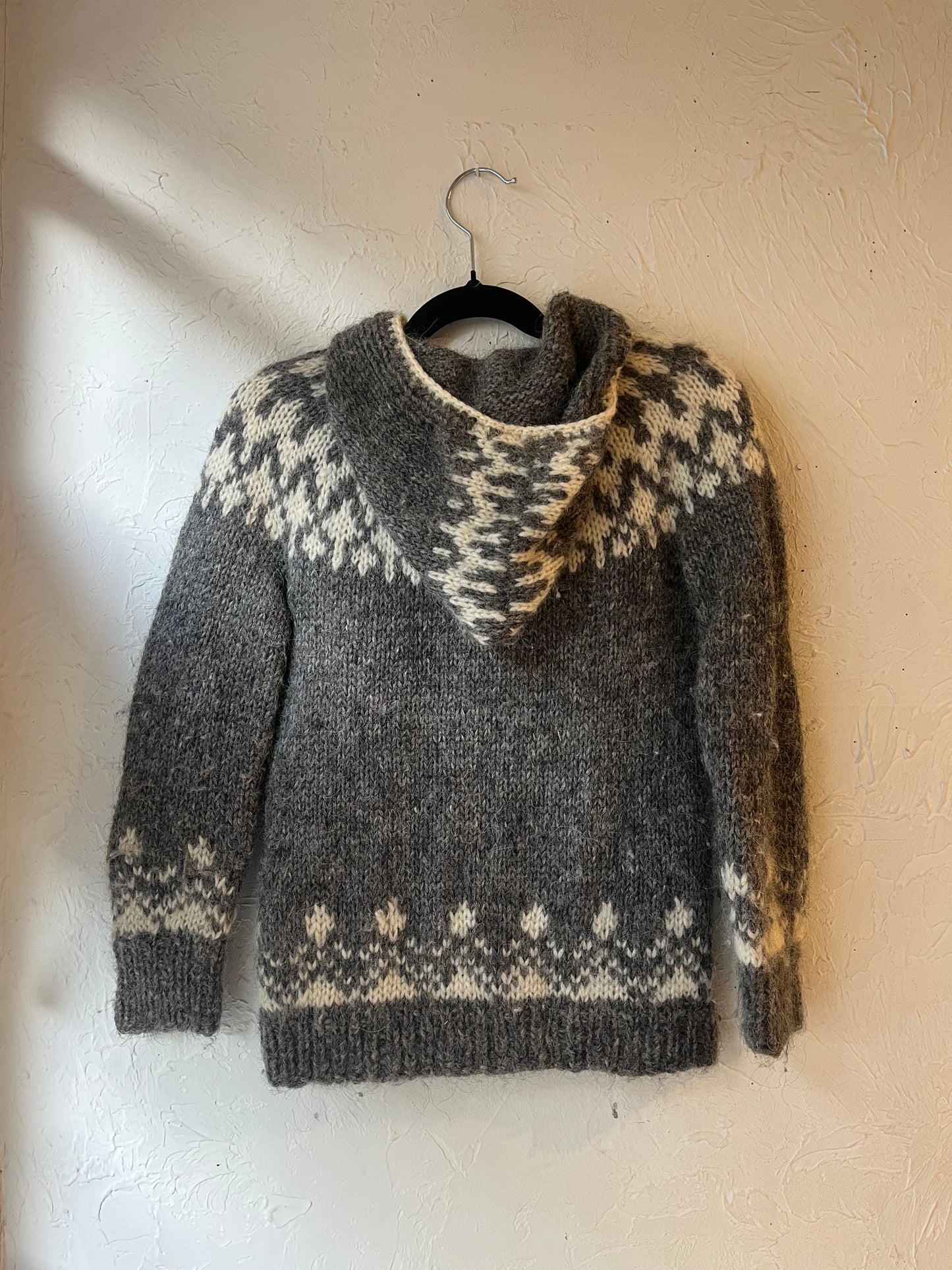 Vintage Hand Knit Kids Hooded Fair isle Sweater / 6