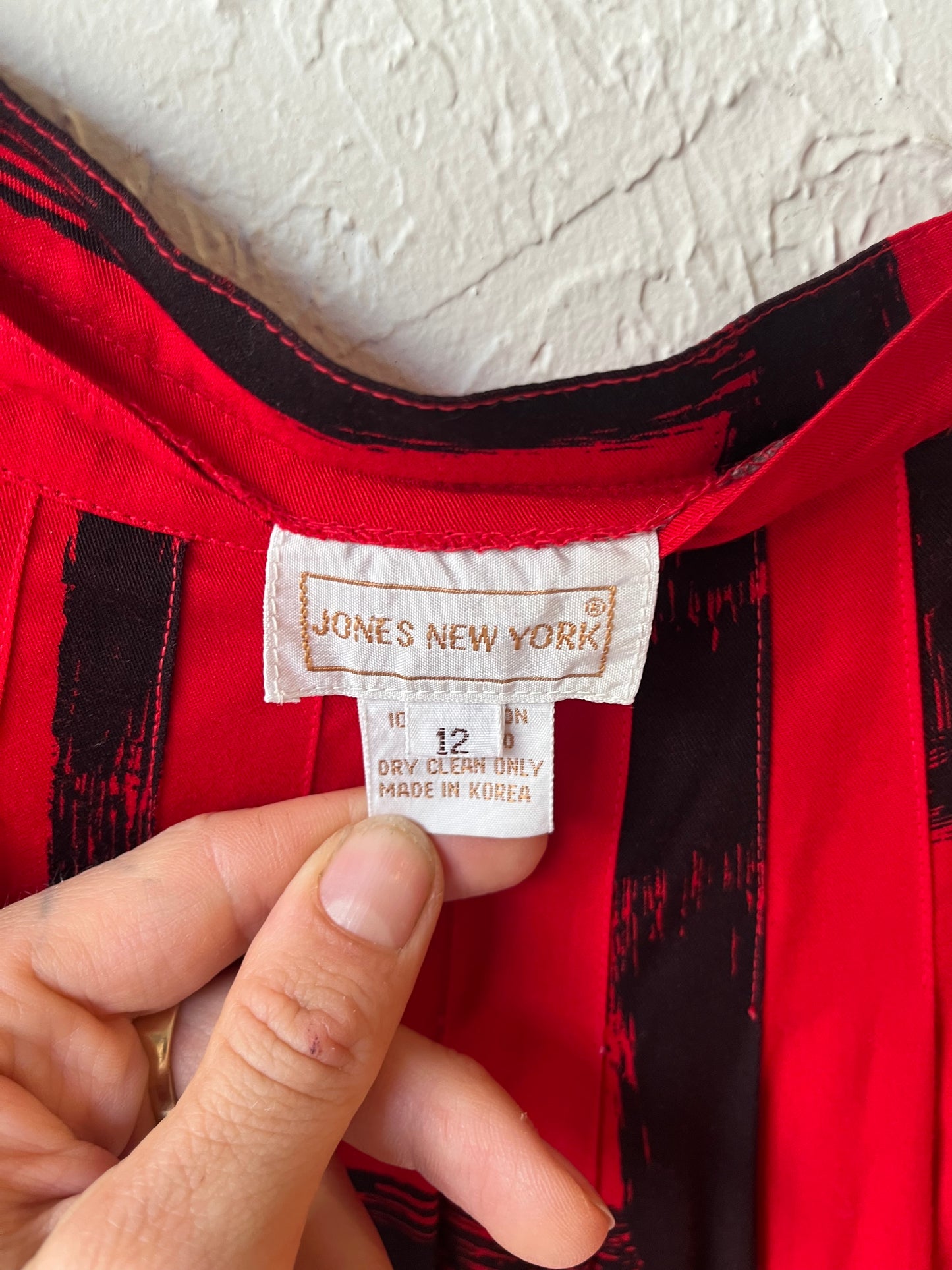 90s 'Jones New York' Red Patterned Pleated Minimalist Office Dark Academia Midi Skirt / Medium