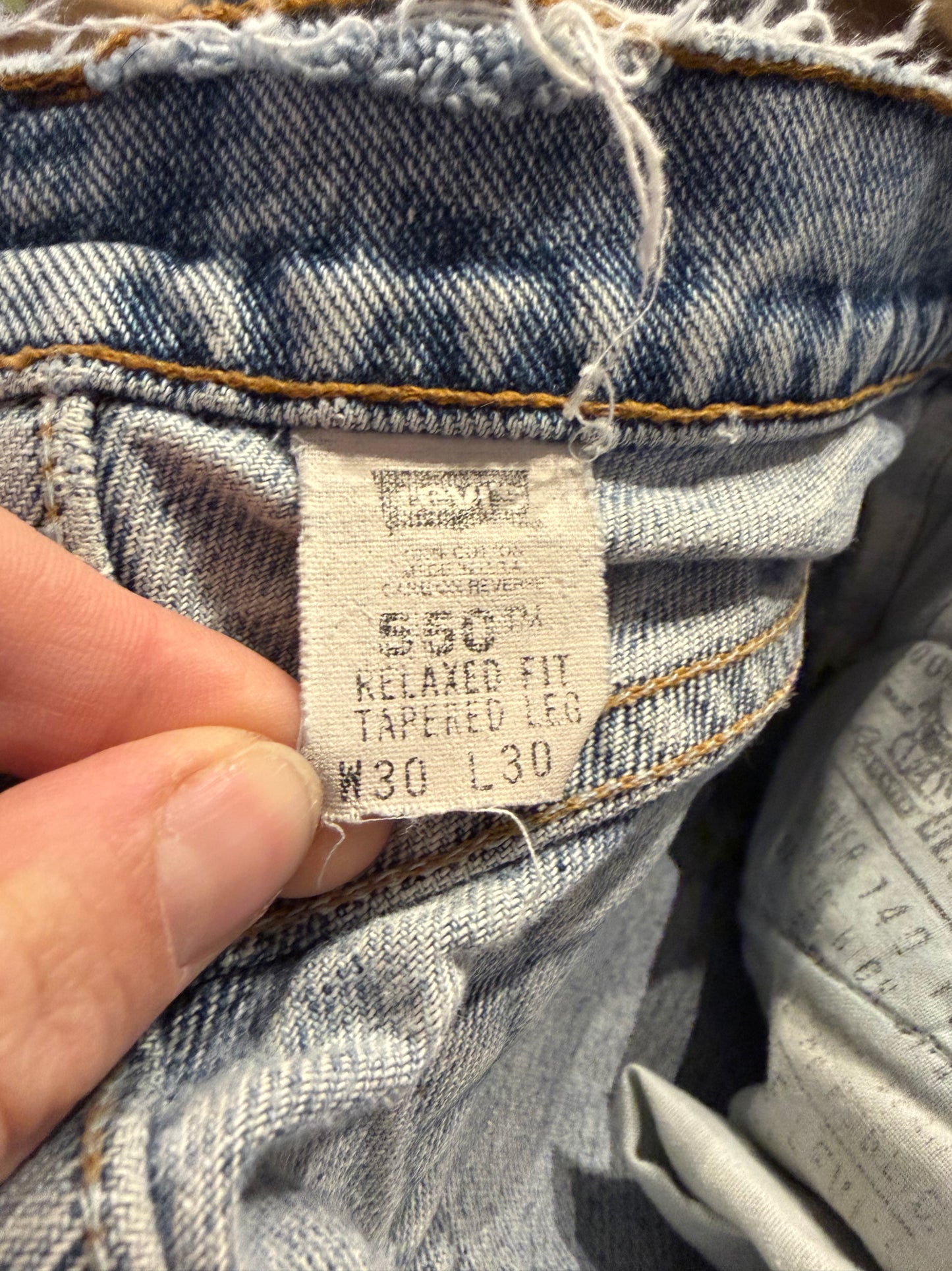 Vintage 90s 'Levis 550' Thrashed Grunge Jeans / 28