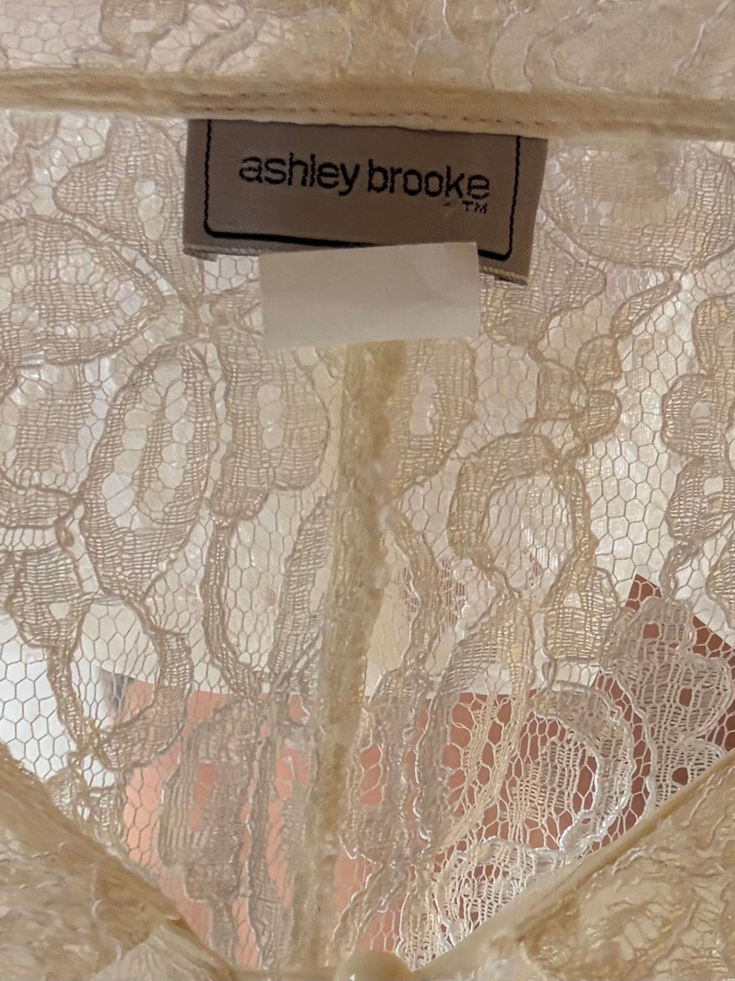 90s 'Ashley Brook' White Lace Top / Small - Medium