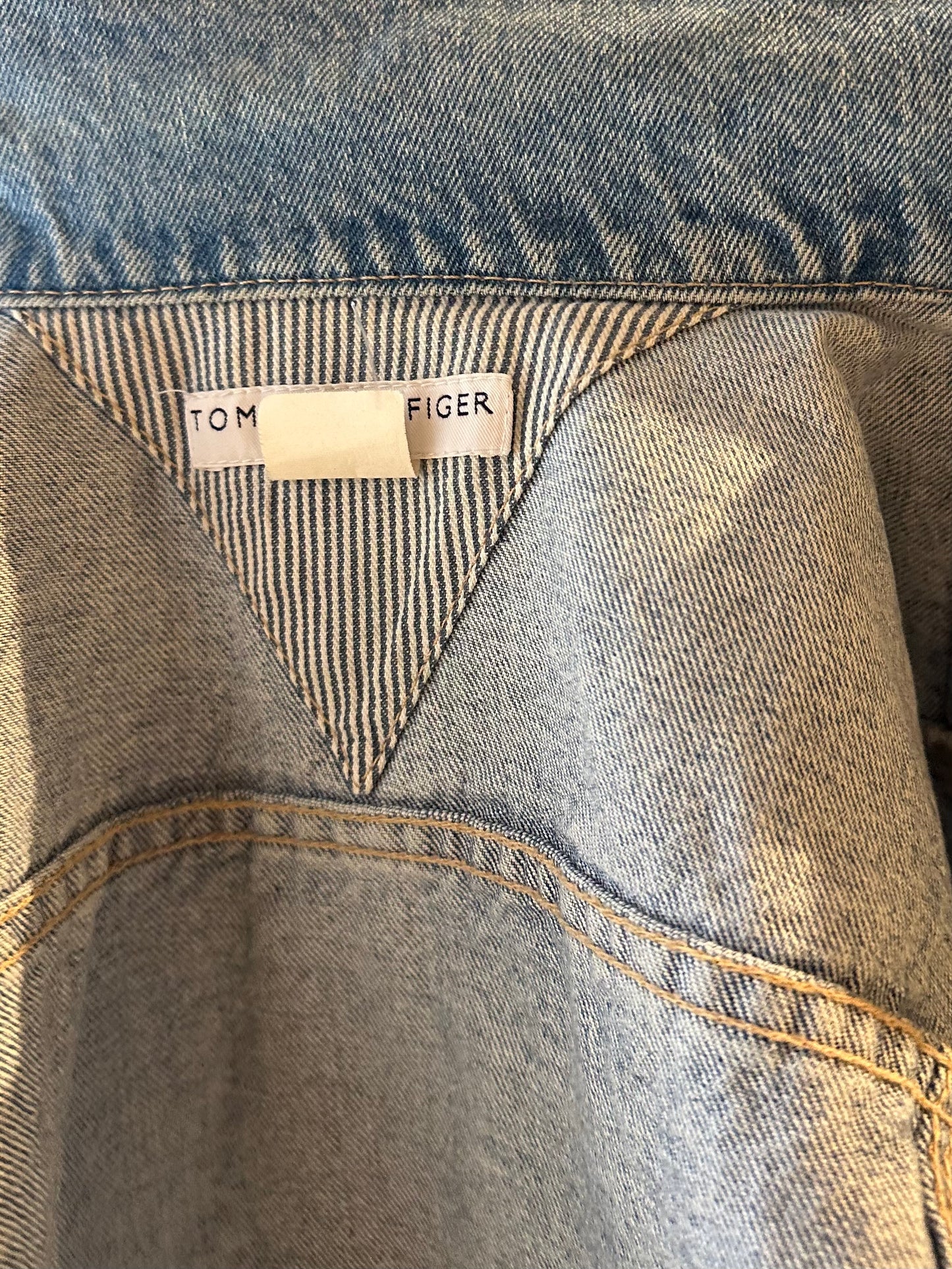 90s ‘Tommy Hilfiger’ Denim Jacket / Large