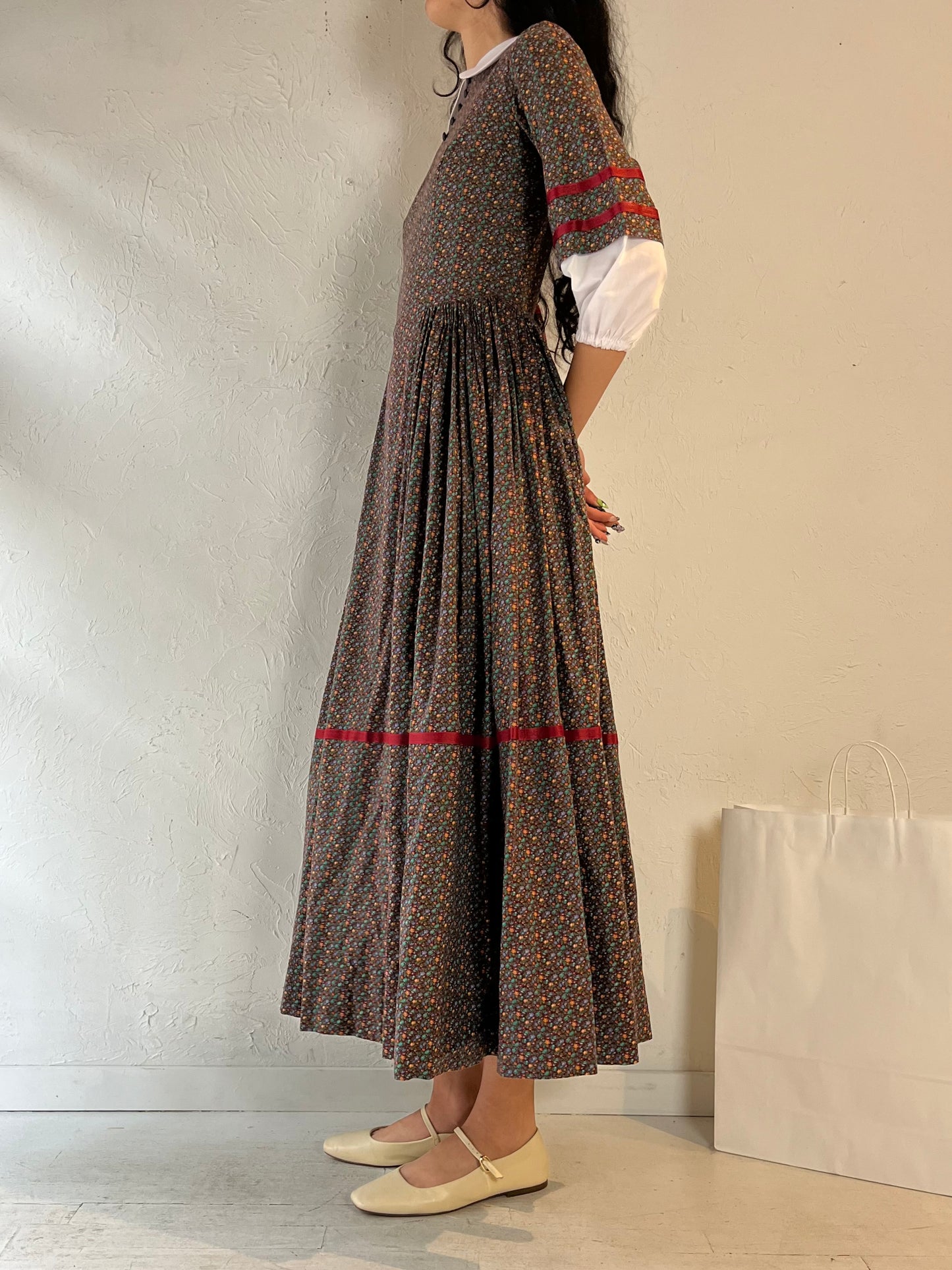 Vintage Handmade Floral Peasant Dress / Small