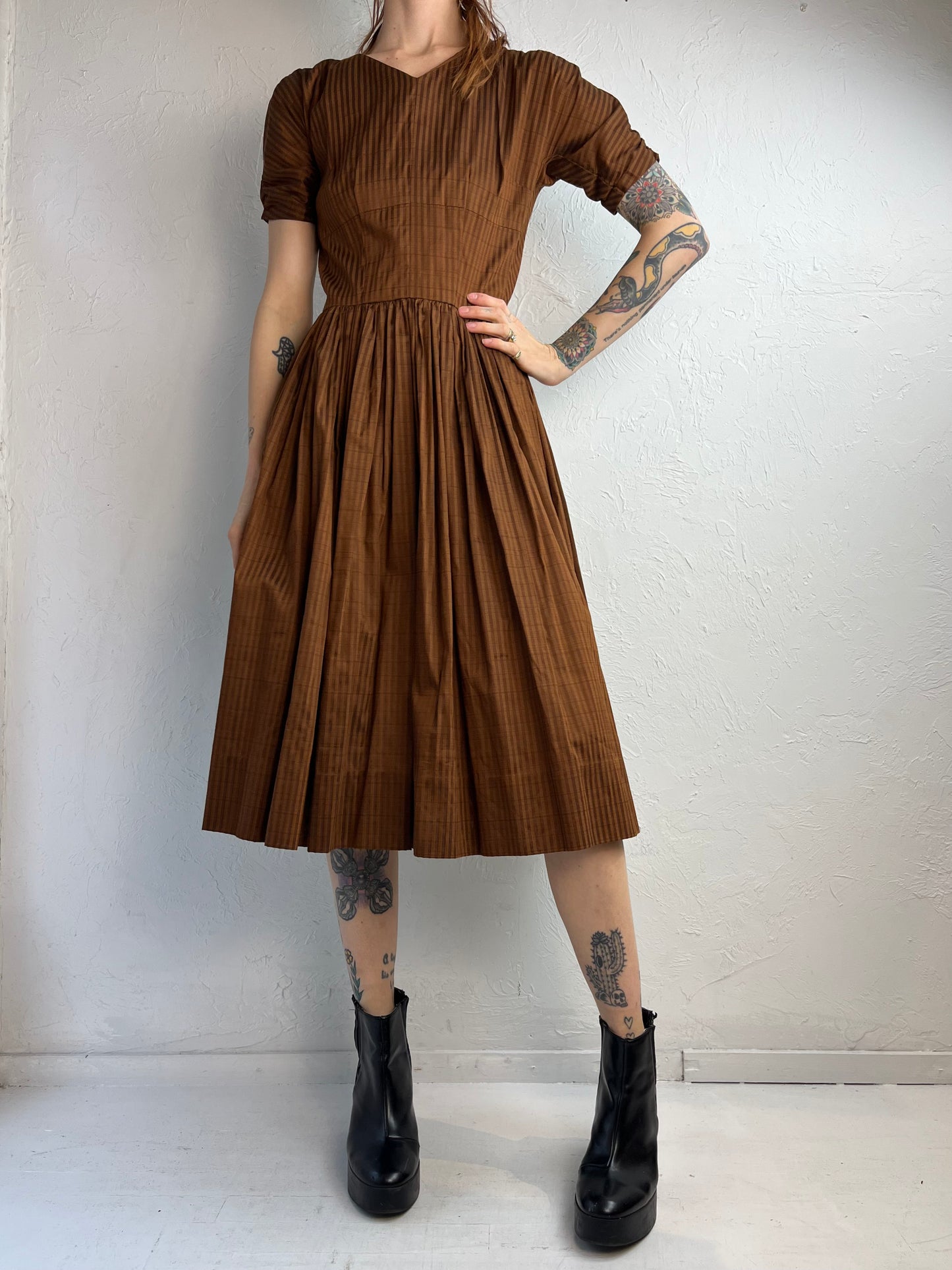 60s Brown Striped Lightweight Shortsleeved Cotton Day Dress / Small