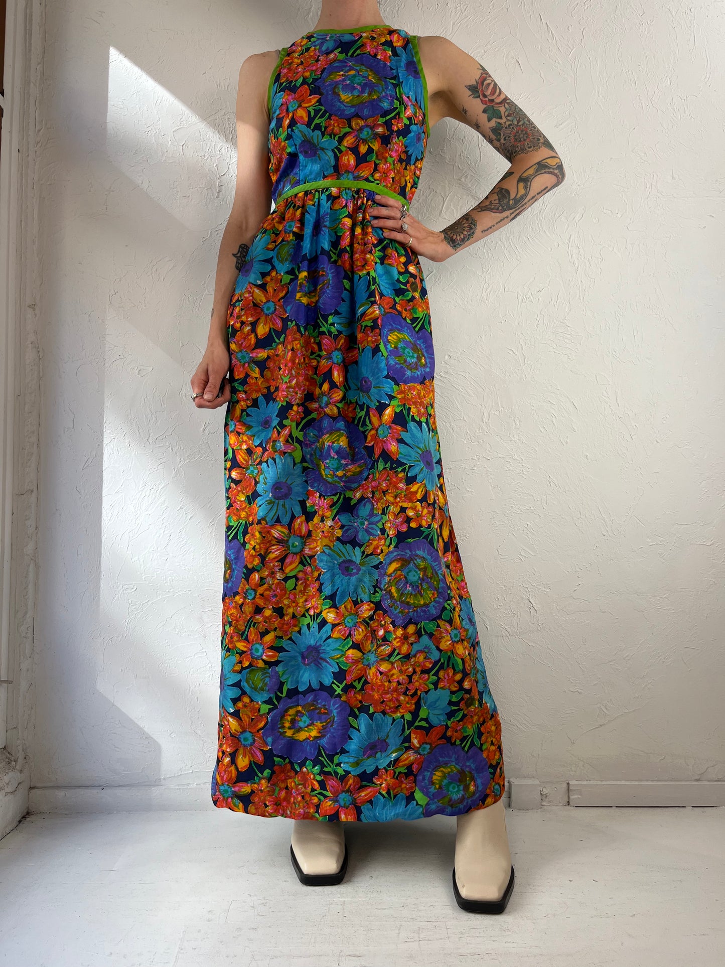 70s 80s Floral Print Maxi Dress w/ Keyhole Back / Small