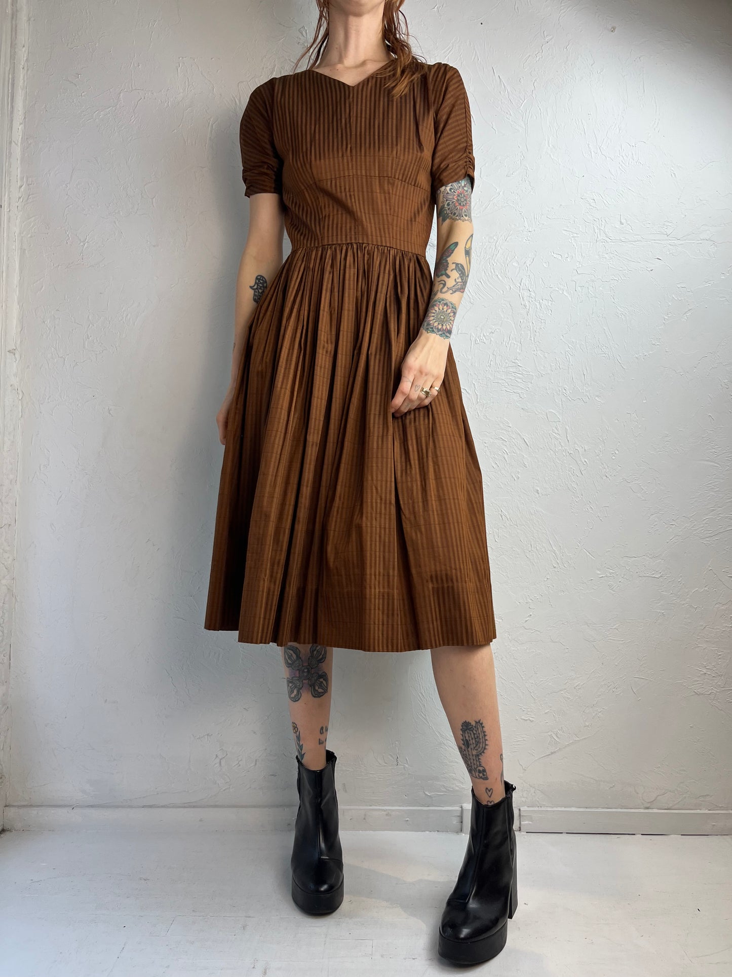 60s Brown Striped Lightweight Shortsleeved Cotton Day Dress / Small
