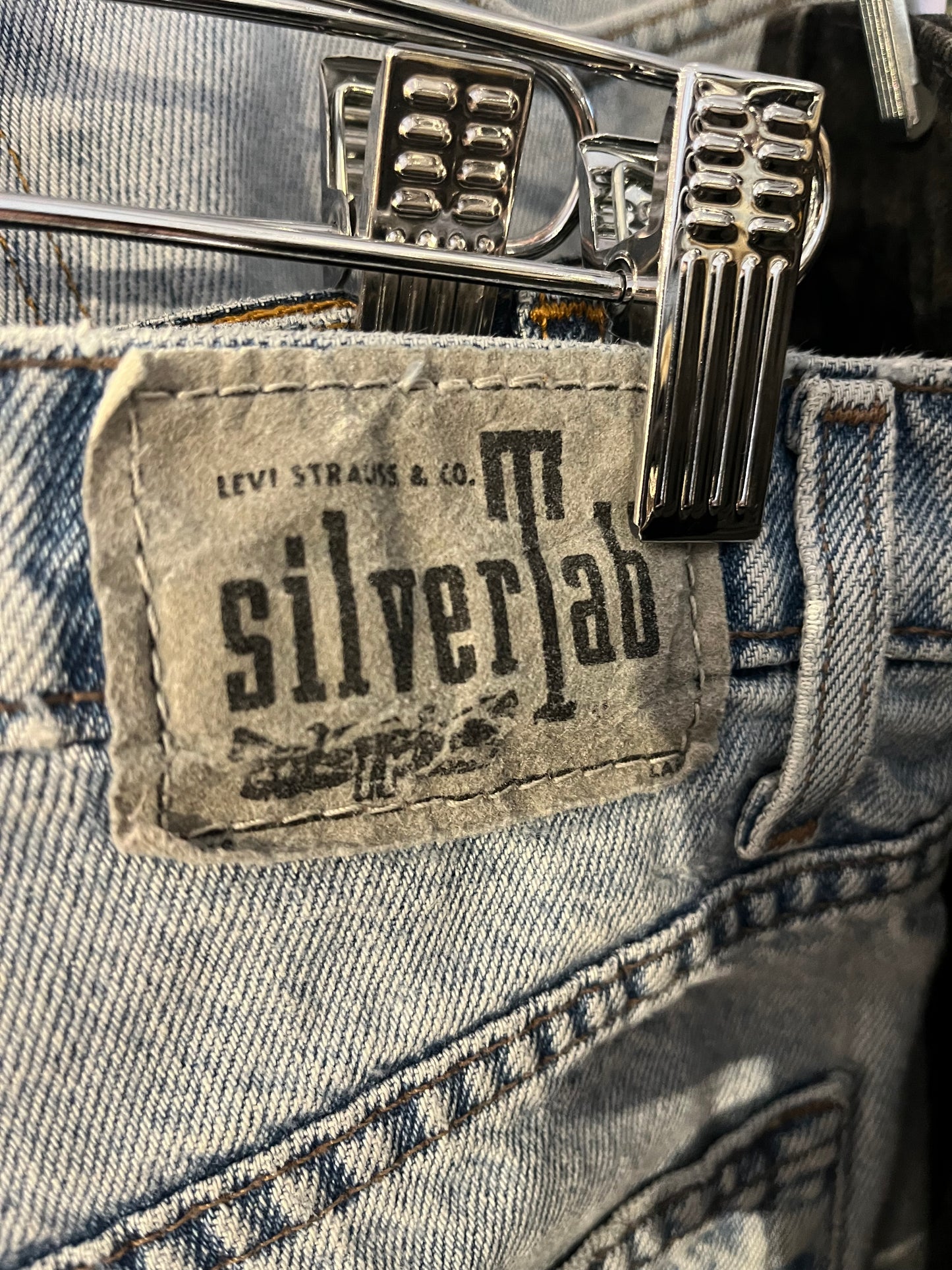 90s ‘Levis Silver Tab’ Denim Shorts / 33