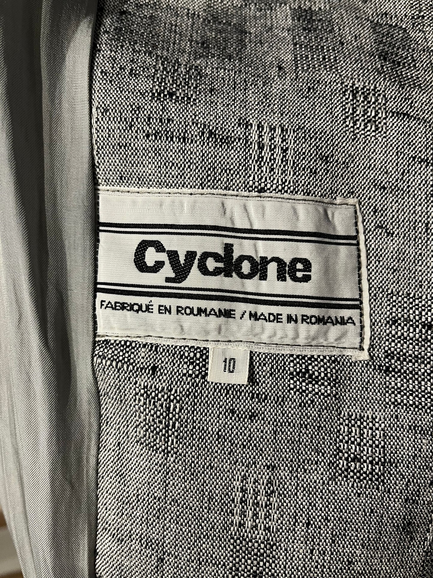 90s ‘Cyclone’ Gray Trench Coat / Medium