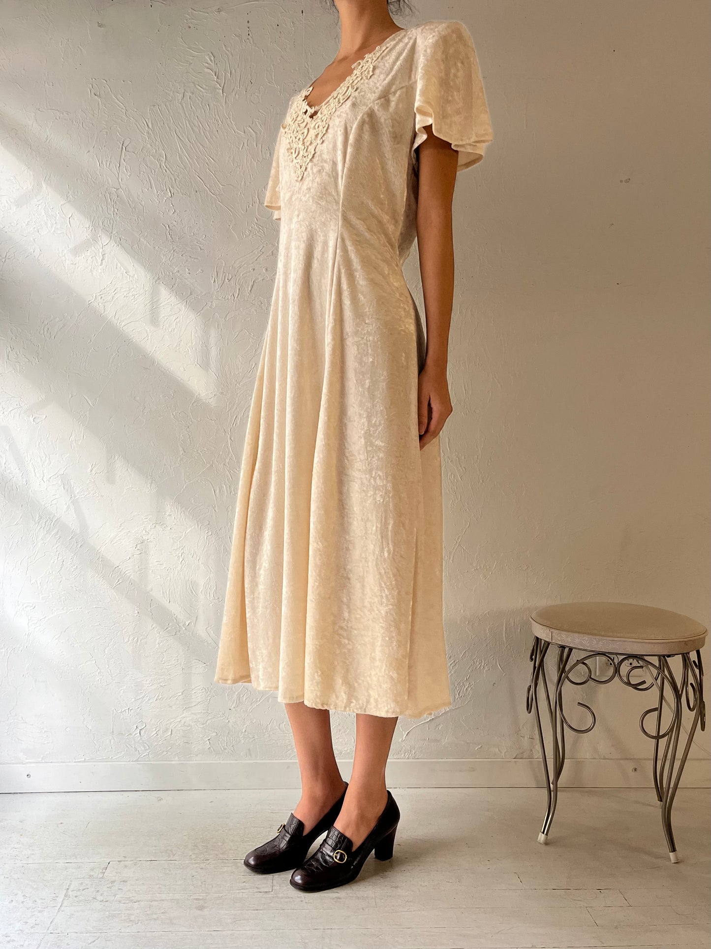 90s ‘Savanah’ Cream Velvet Midi Dress / Small