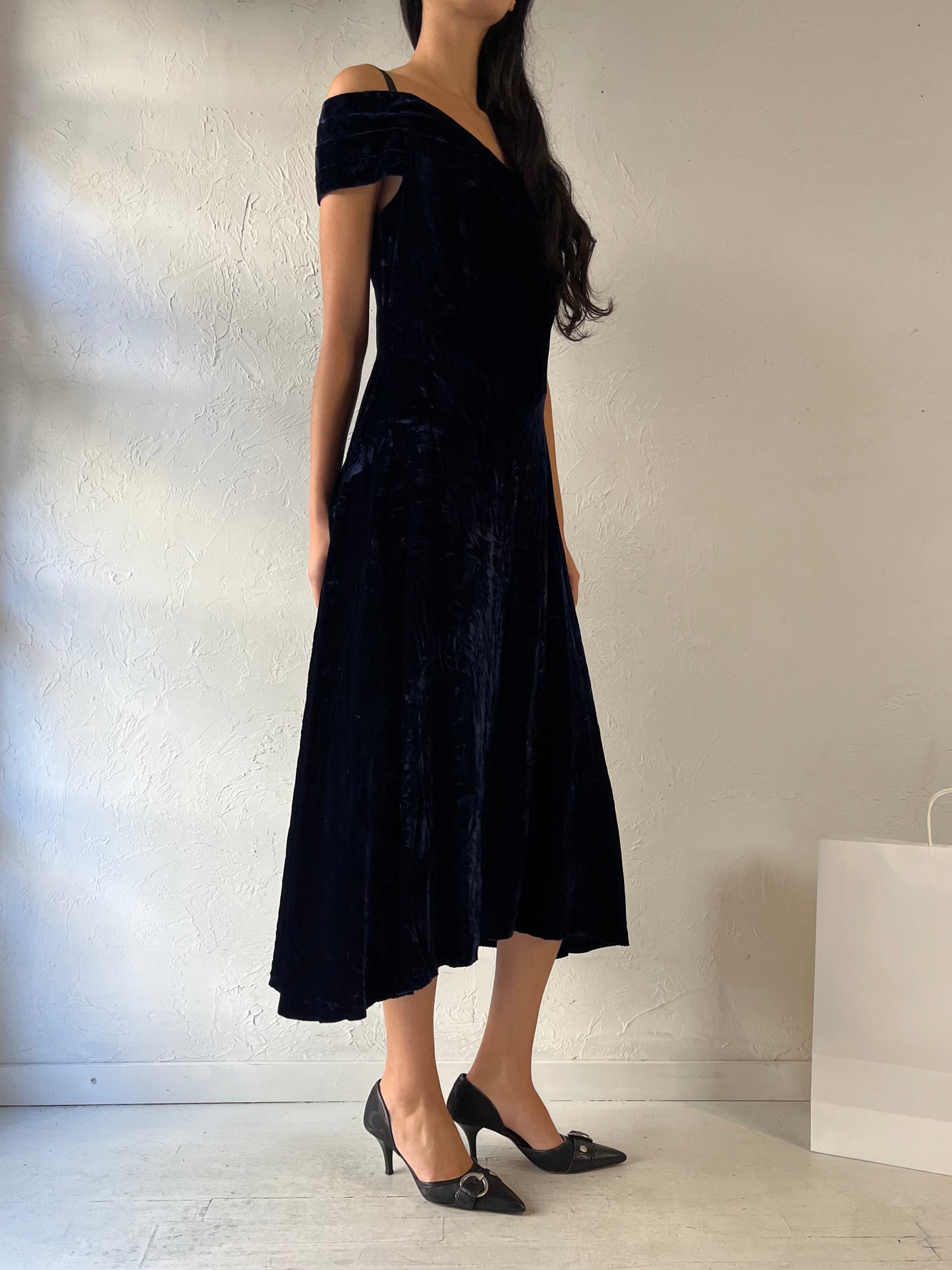 90s ‘Karin Stevens’ Navy Blue Crushed Velvet Dress / Medium