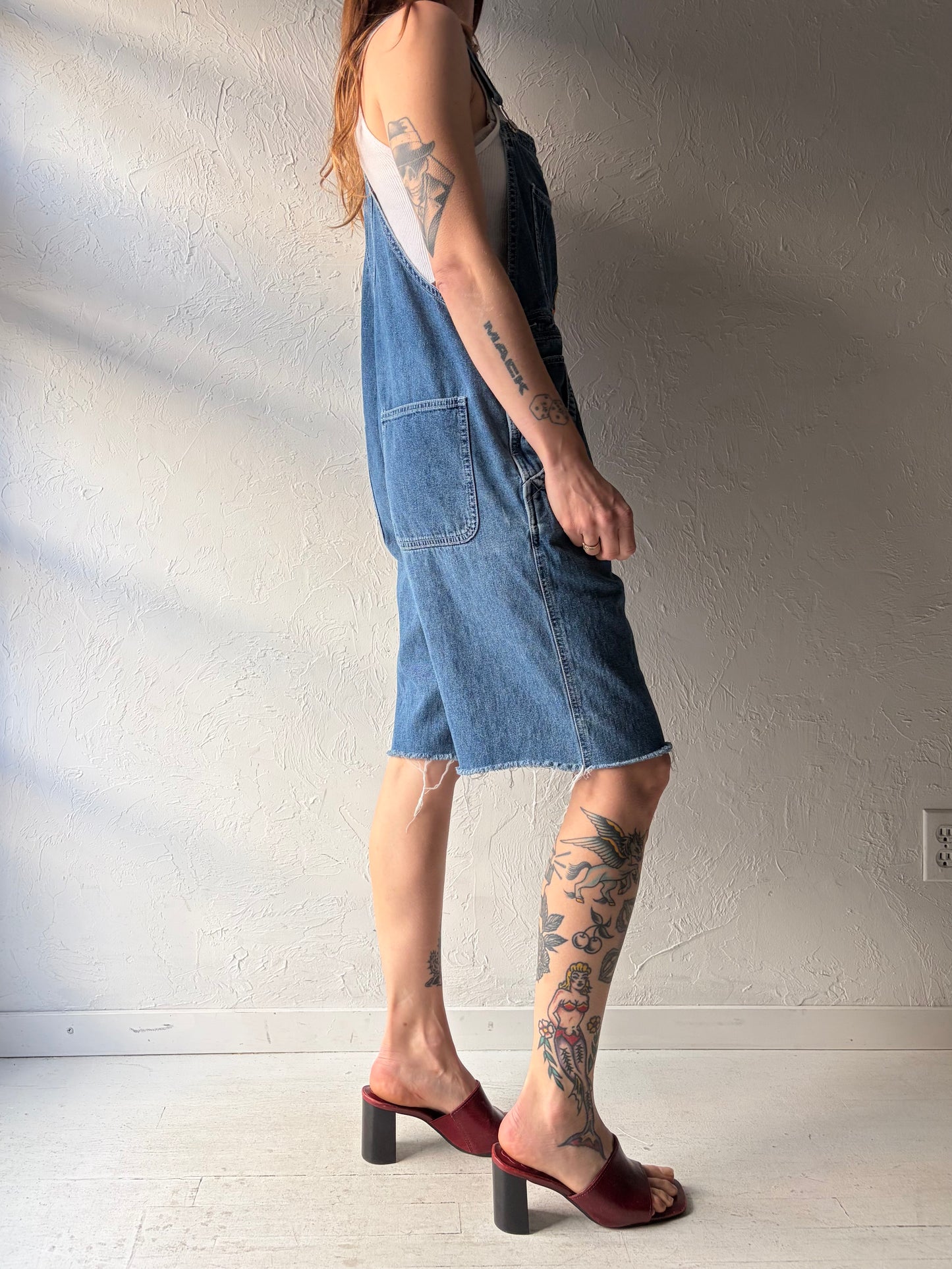 90s 'Warner Bros Looney Tunes' Denim Overalls Shorts / Small