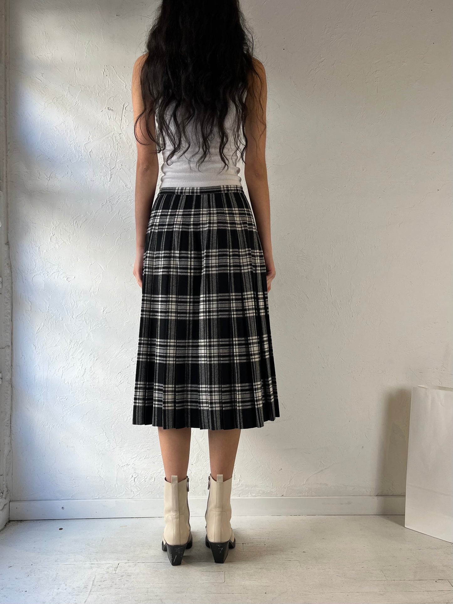 90s ‘St Michael’ Pleated Black and White Plaid Knit Skirt / M