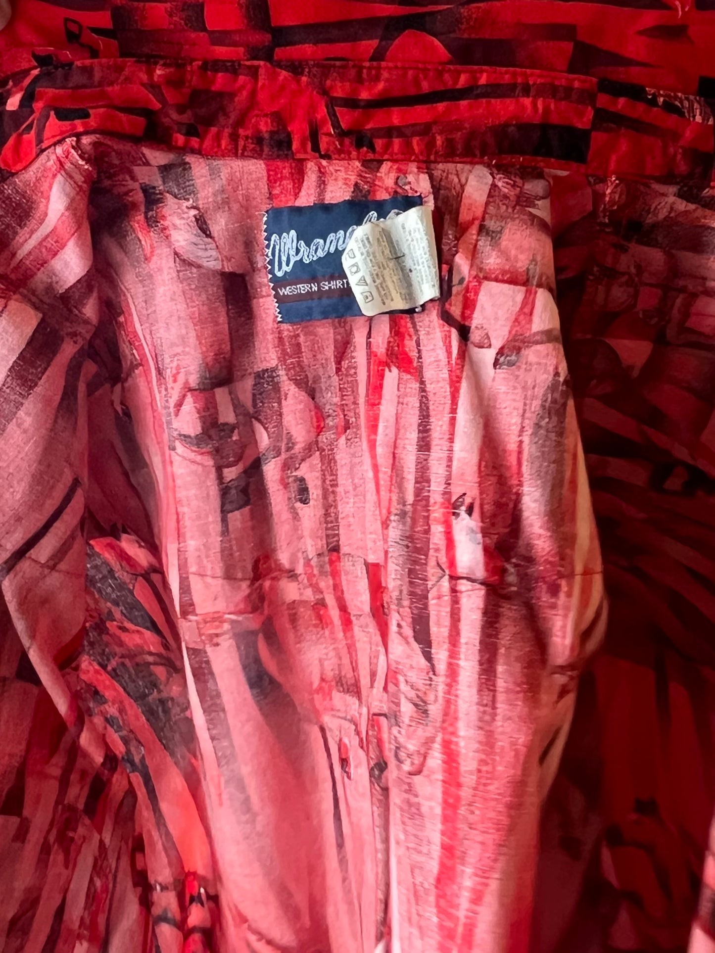90s ‘Wrangler’ Abstract Horse Print Red Pearl Snap Shirt / Medium