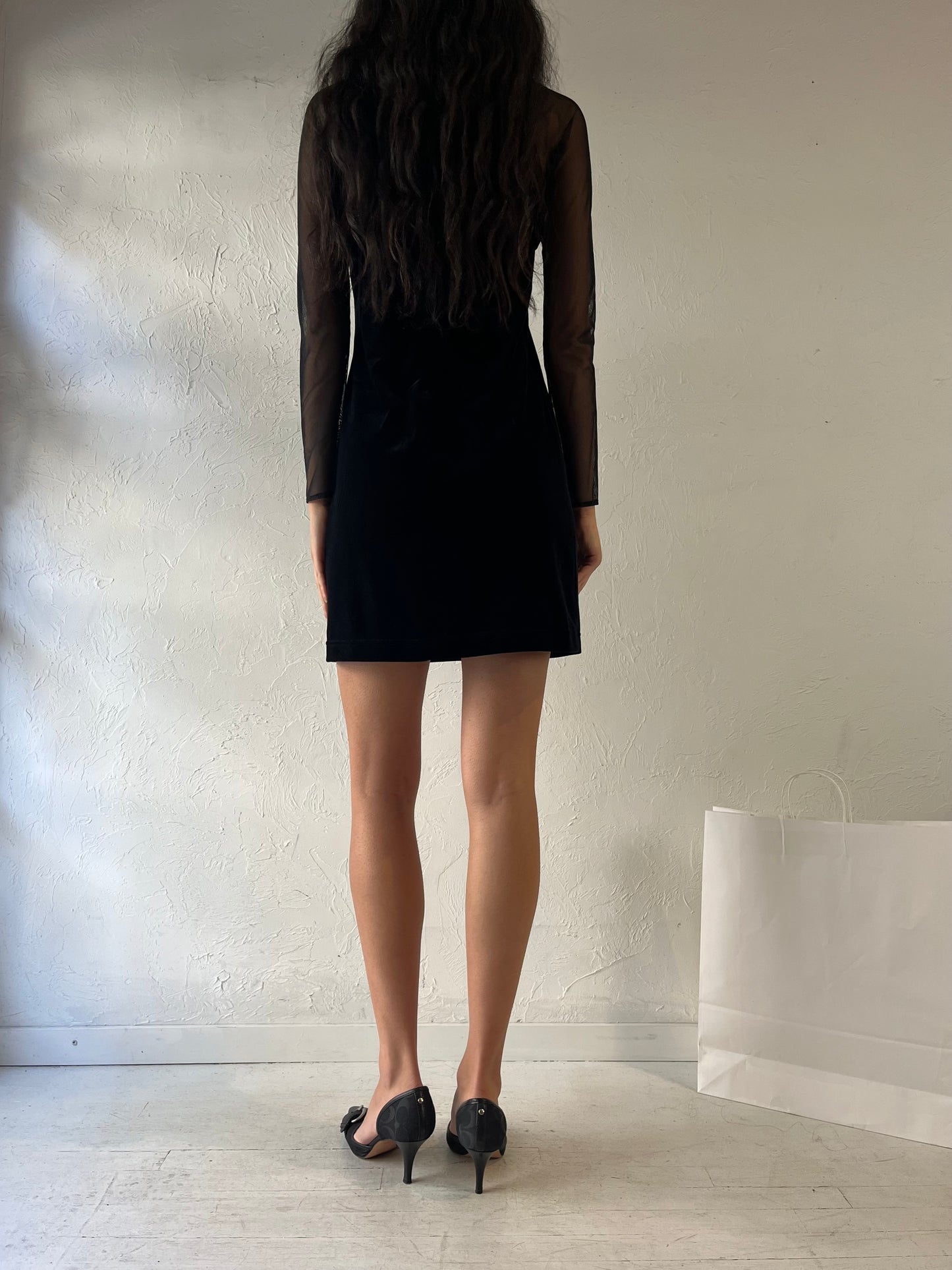 90s 'Jessica Howard' Black Velvet Long-sleeved Mini Dress / Small