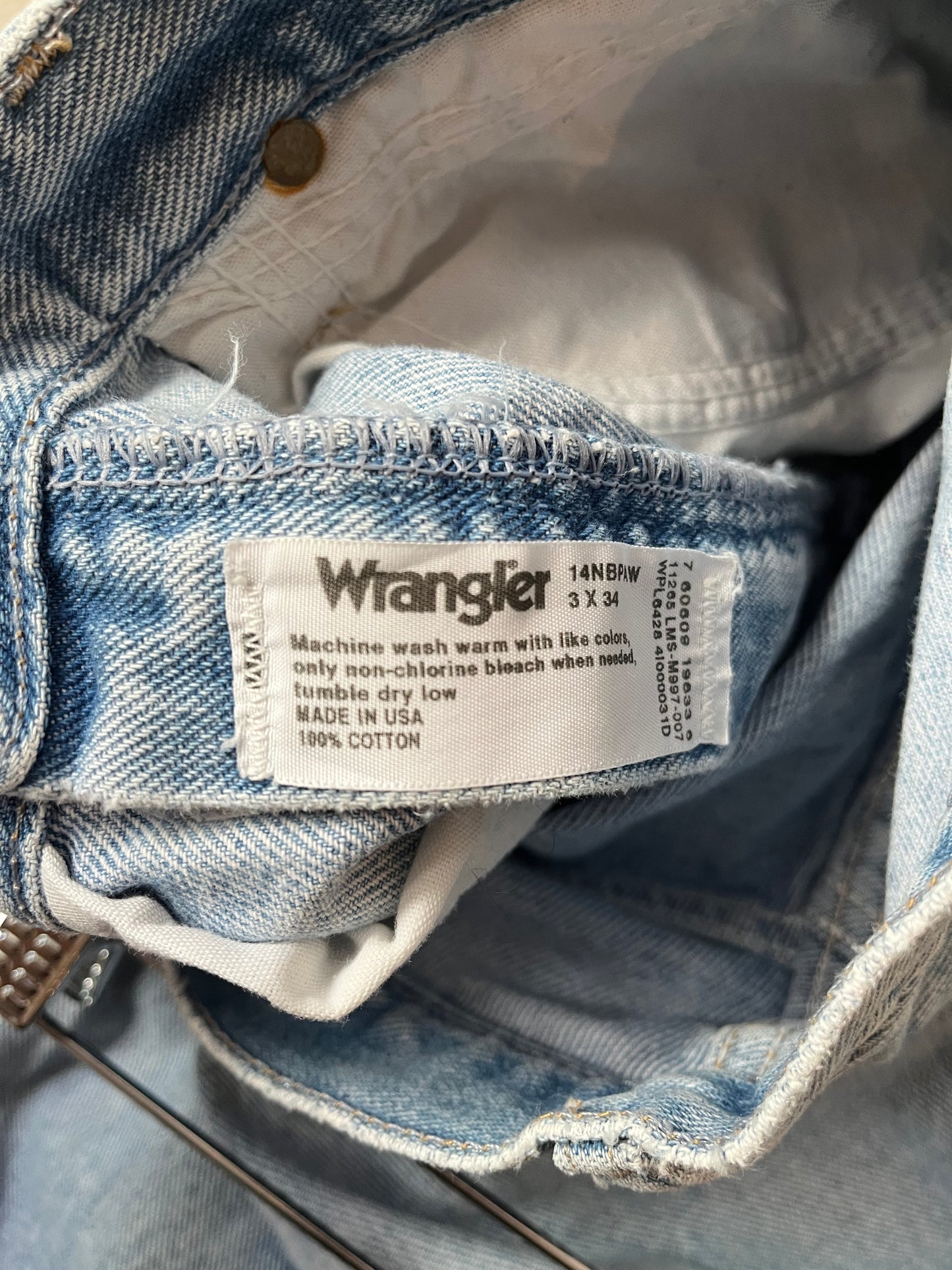 90s ‘Wrangler’ High Waisted Light Wash Jeans / Made in USA / 25" Waist