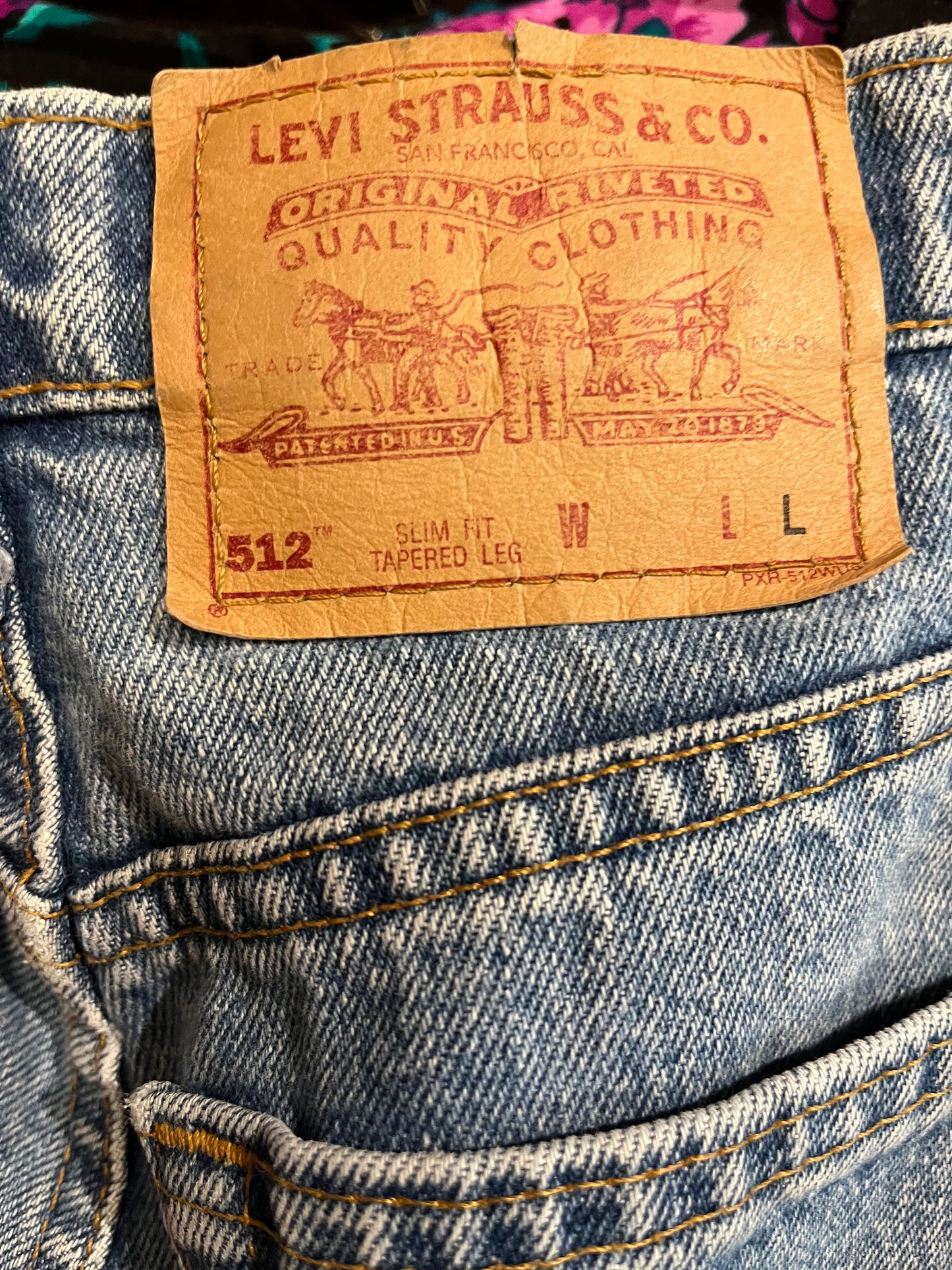 90s 'Levis' 512 Slim Fit Jeans / Made in Canada / 28