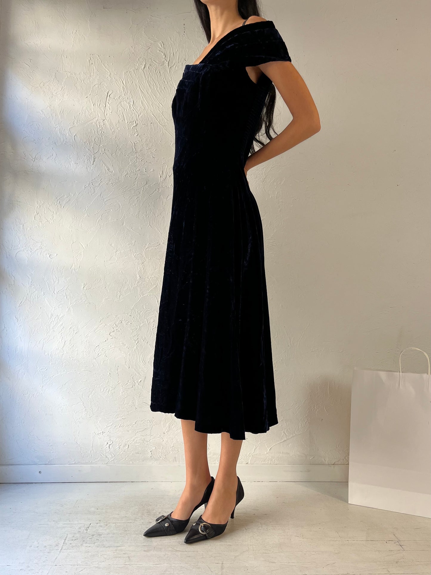 90s ‘Karin Stevens’ Navy Blue Crushed Velvet Dress / Medium