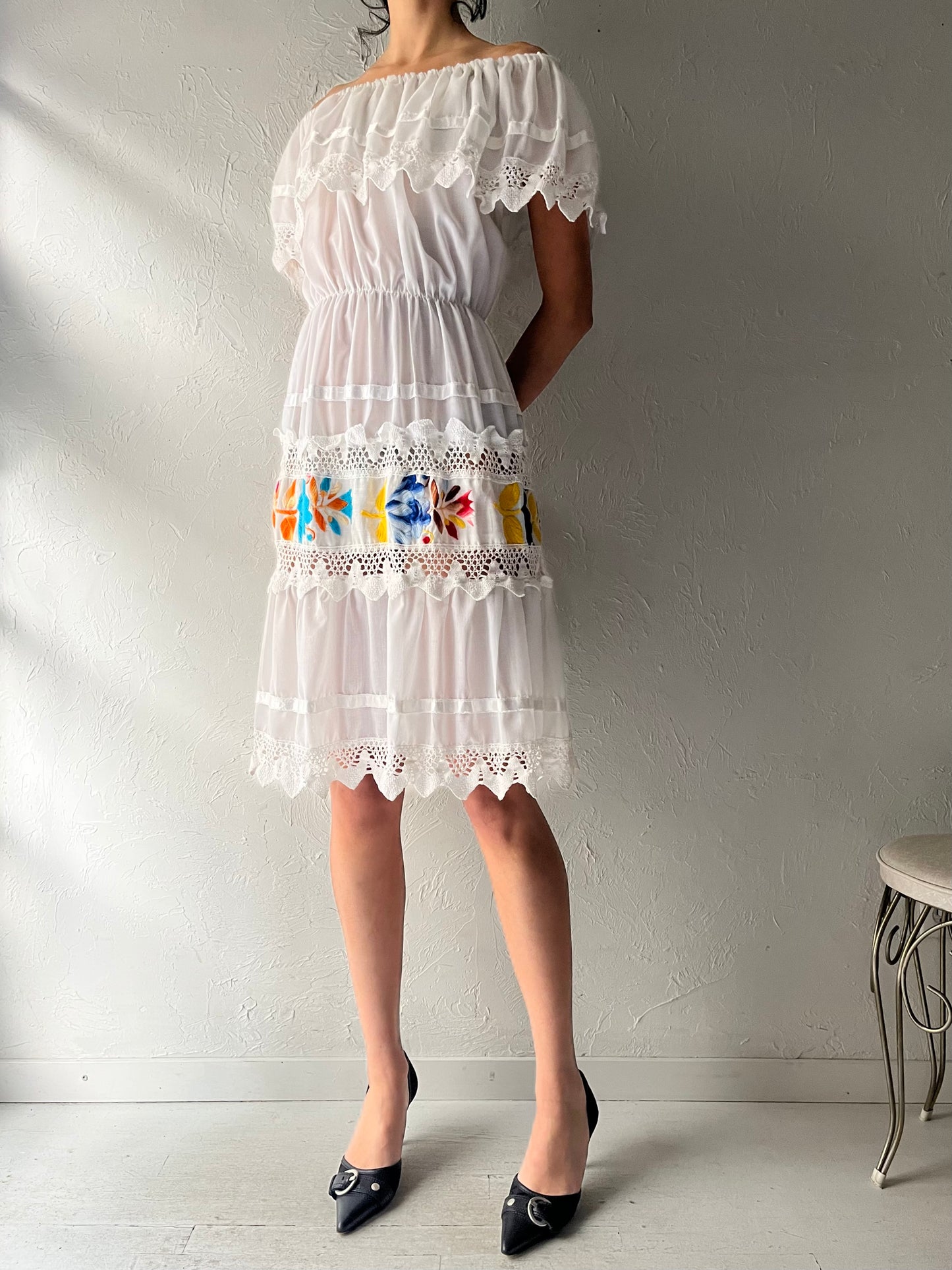 Vintage White Embroidered Dress / Small
