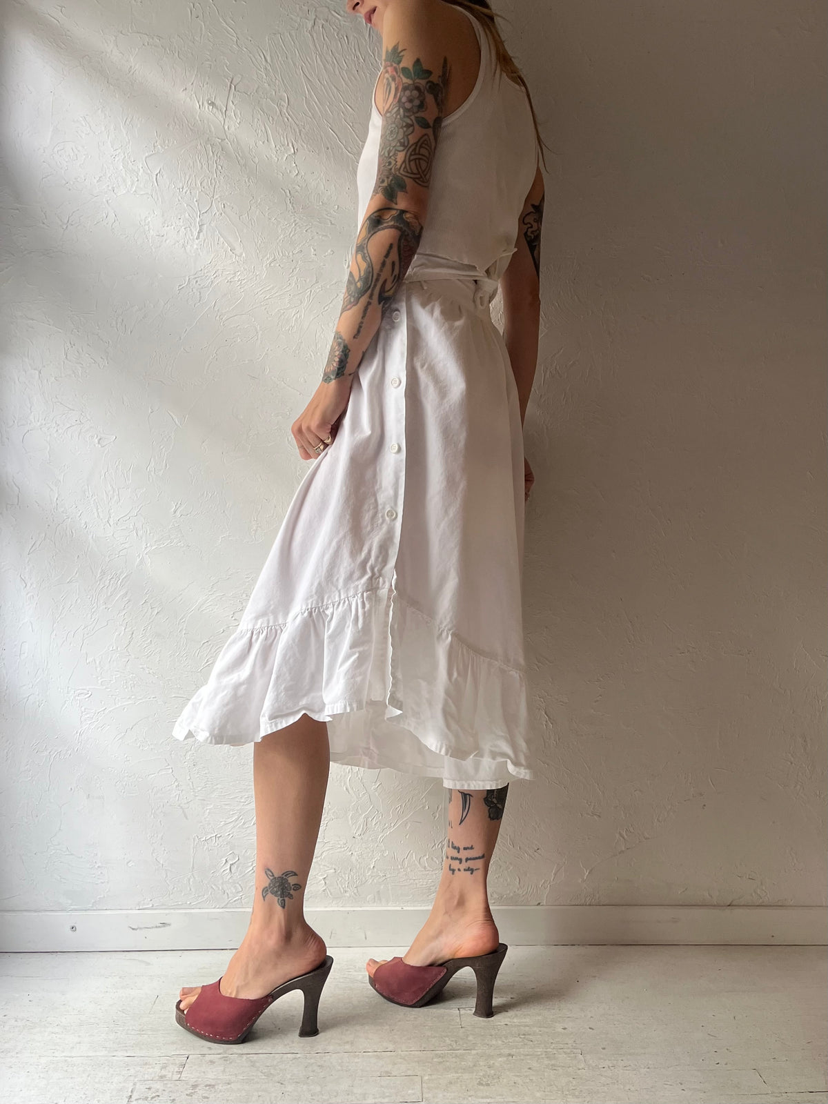 80s 'EnChante' White High Waisted Cottagecore Romantic Culotte Shorts Vintage Wide Leg Ruffle Hem Gaucho Shorts / Small