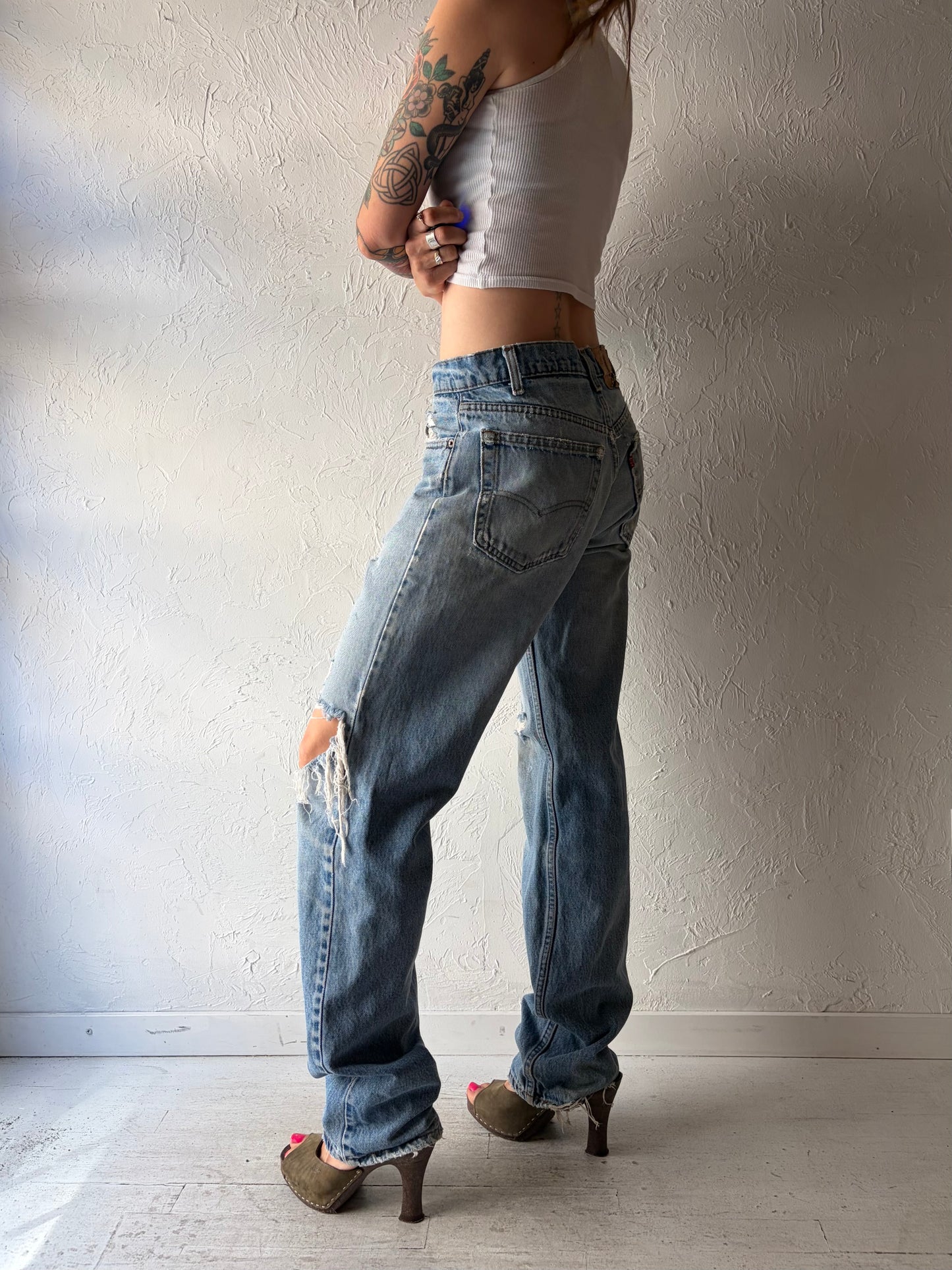90s 'Levis' 505 Thrashed Jeans / 32