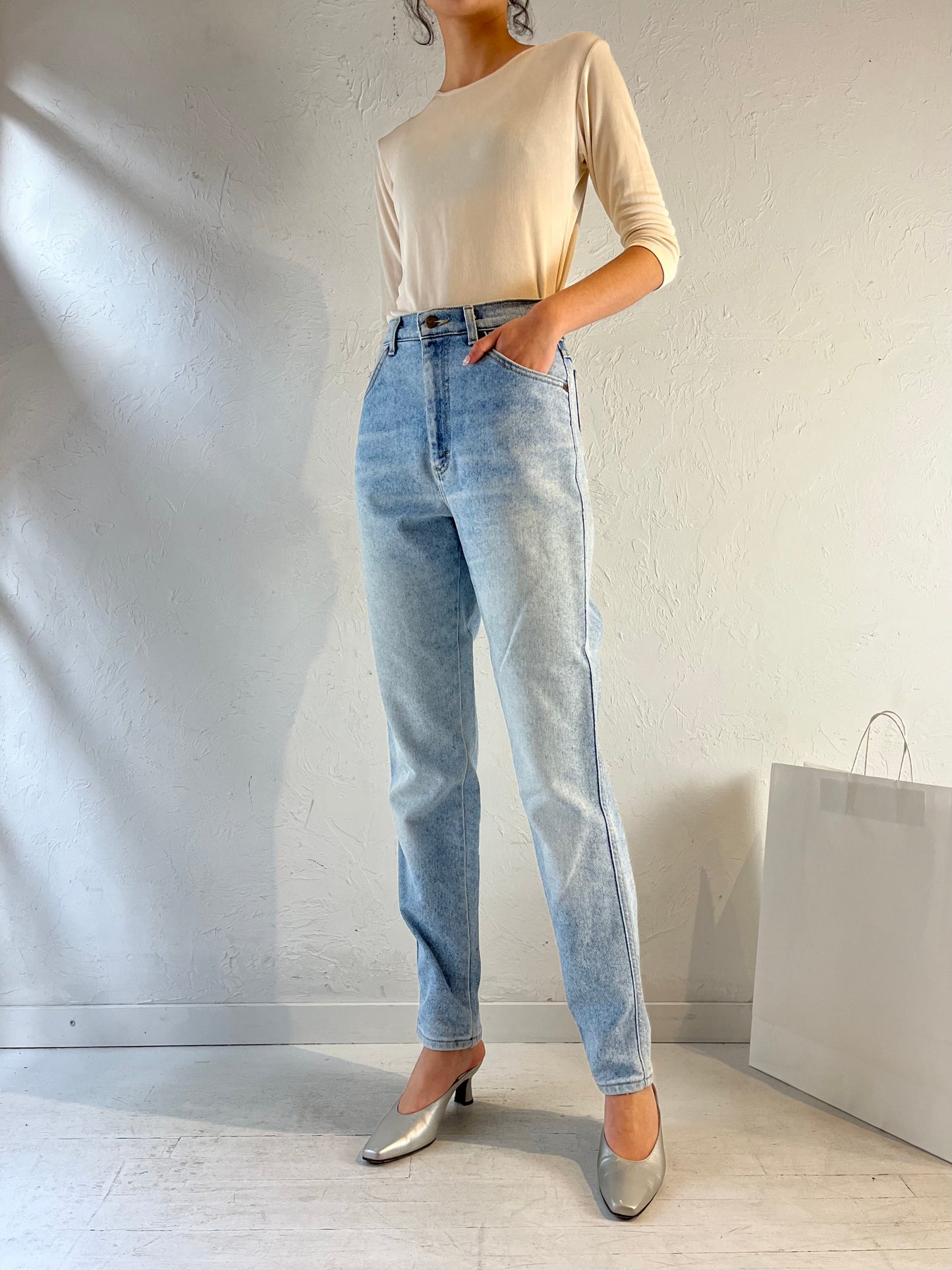 90s ‘Lee’ High Waisted Light Wash Mom Jeans / Small