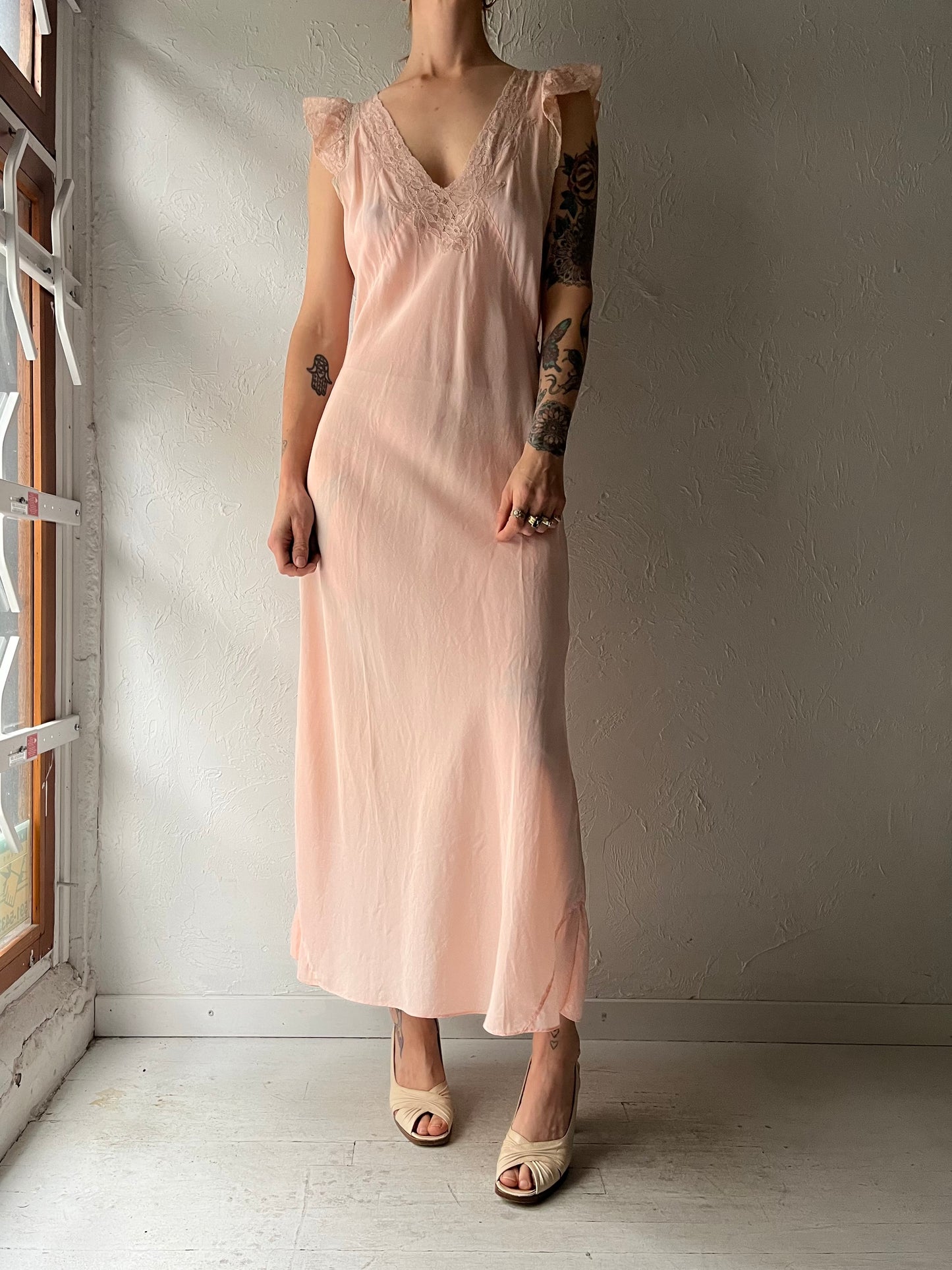Vintage Peach Lace Night Dress / Small