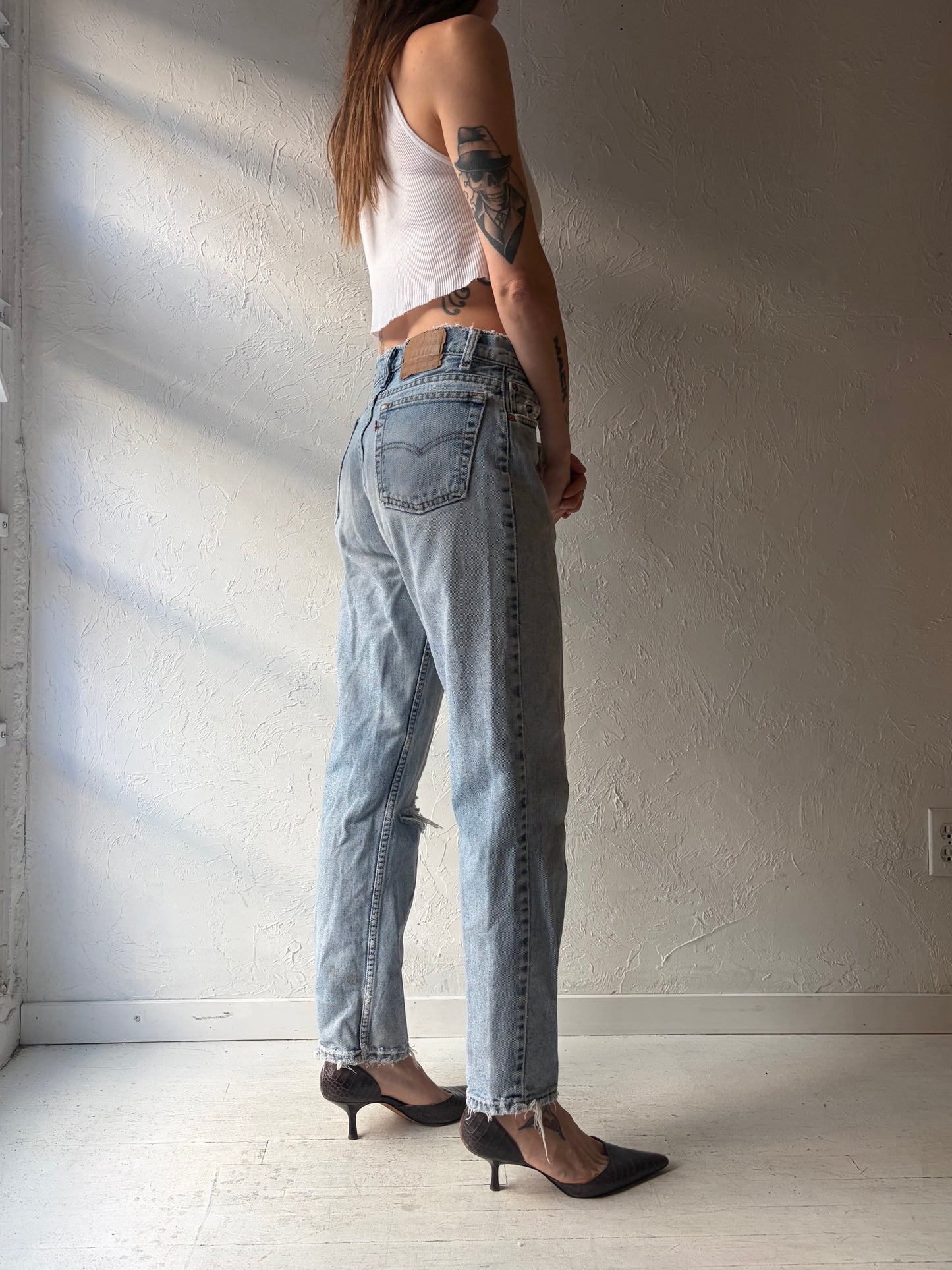 Vintage 90s 'Levis 550' Thrashed Grunge Jeans / 28
