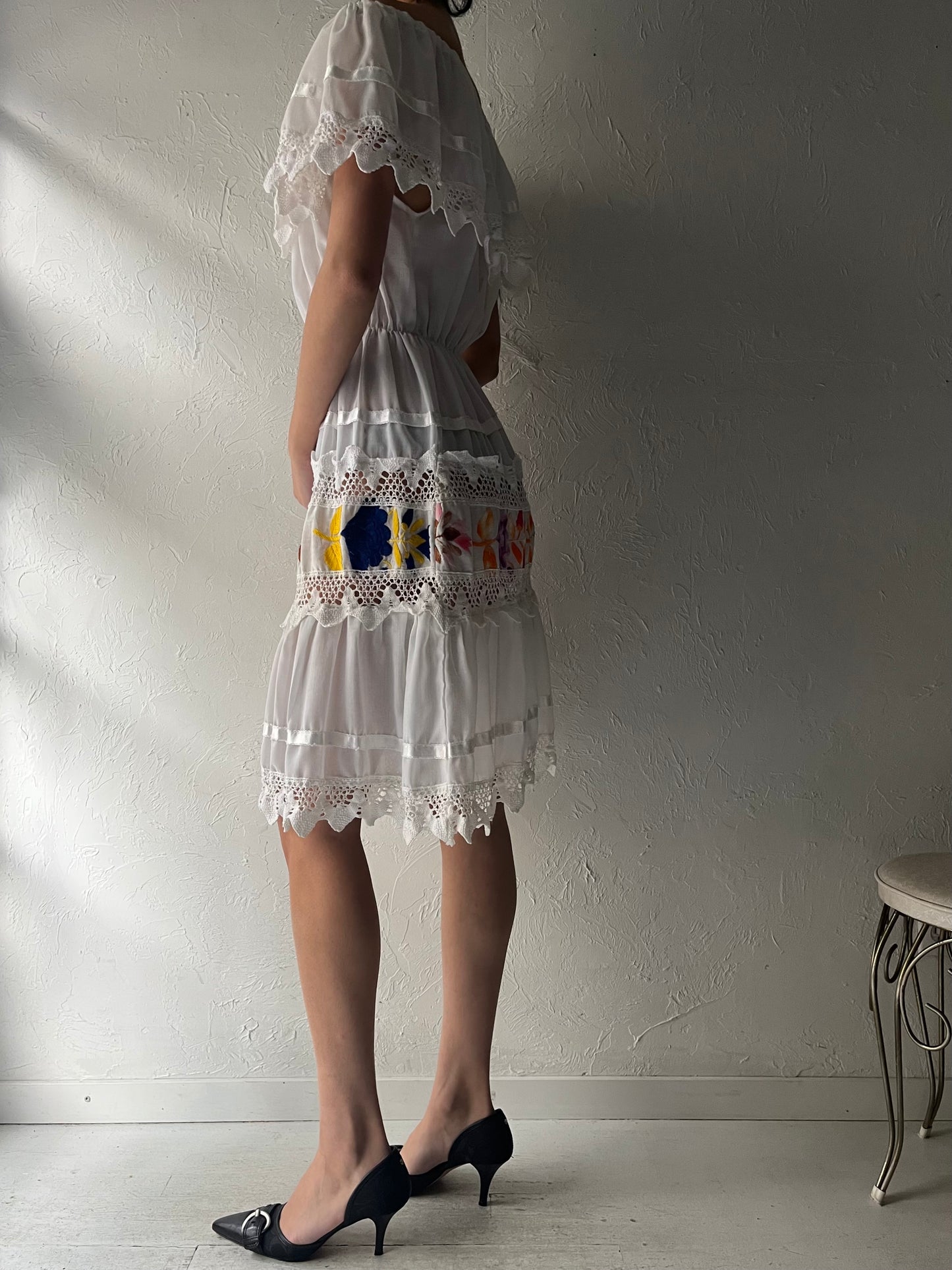 Vintage White Embroidered Dress / Small