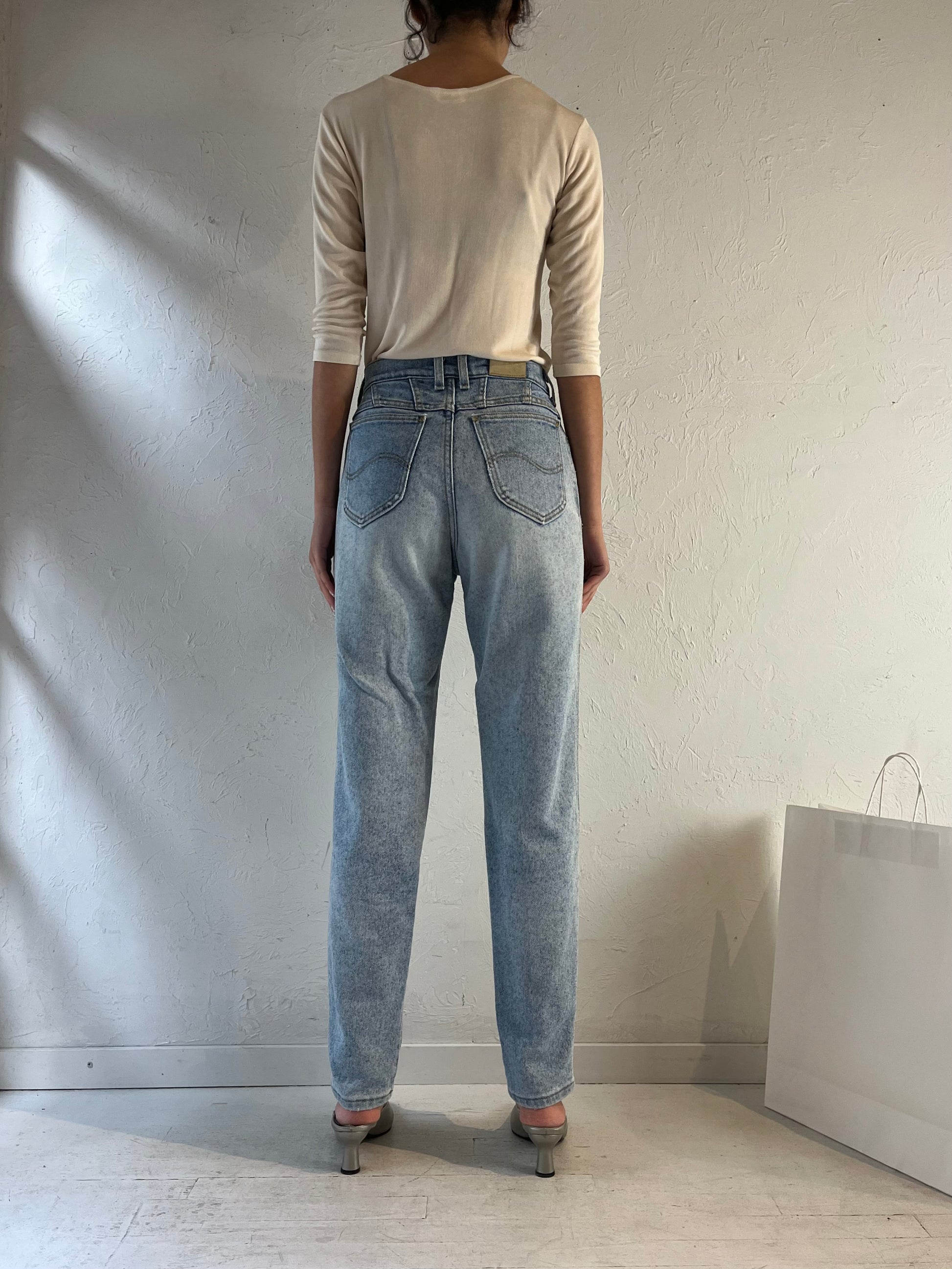 90s ‘Lee’ High Waisted Light Wash Mom Jeans / Small