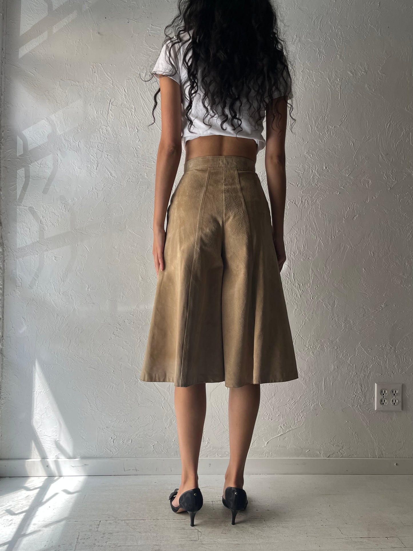 70s Beige Suede Leather Shorts / XS
