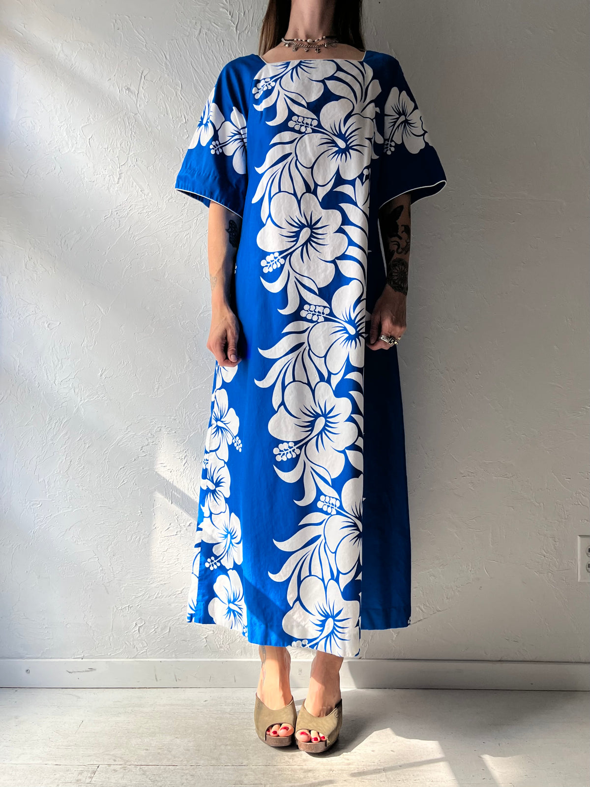 Vintage 70s Hawaiian Blue & White Hibiscus Floral Print Muumuu Tropical Boho Resort Maxi Dress / Large