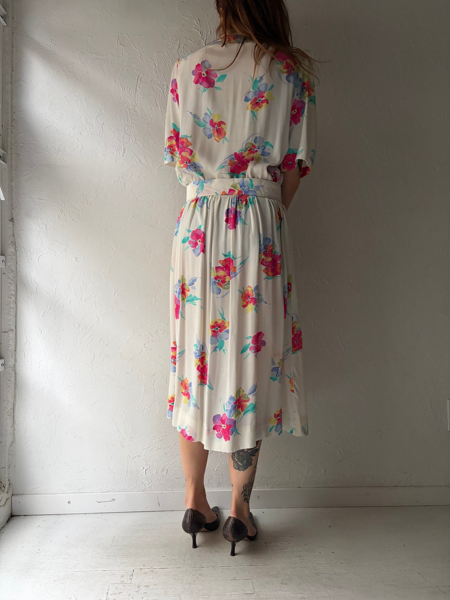 80s 'Chocolates' White Floral Shirt Dress / Vintage 1980s Retro Flowy Summer Midi Dress / Large