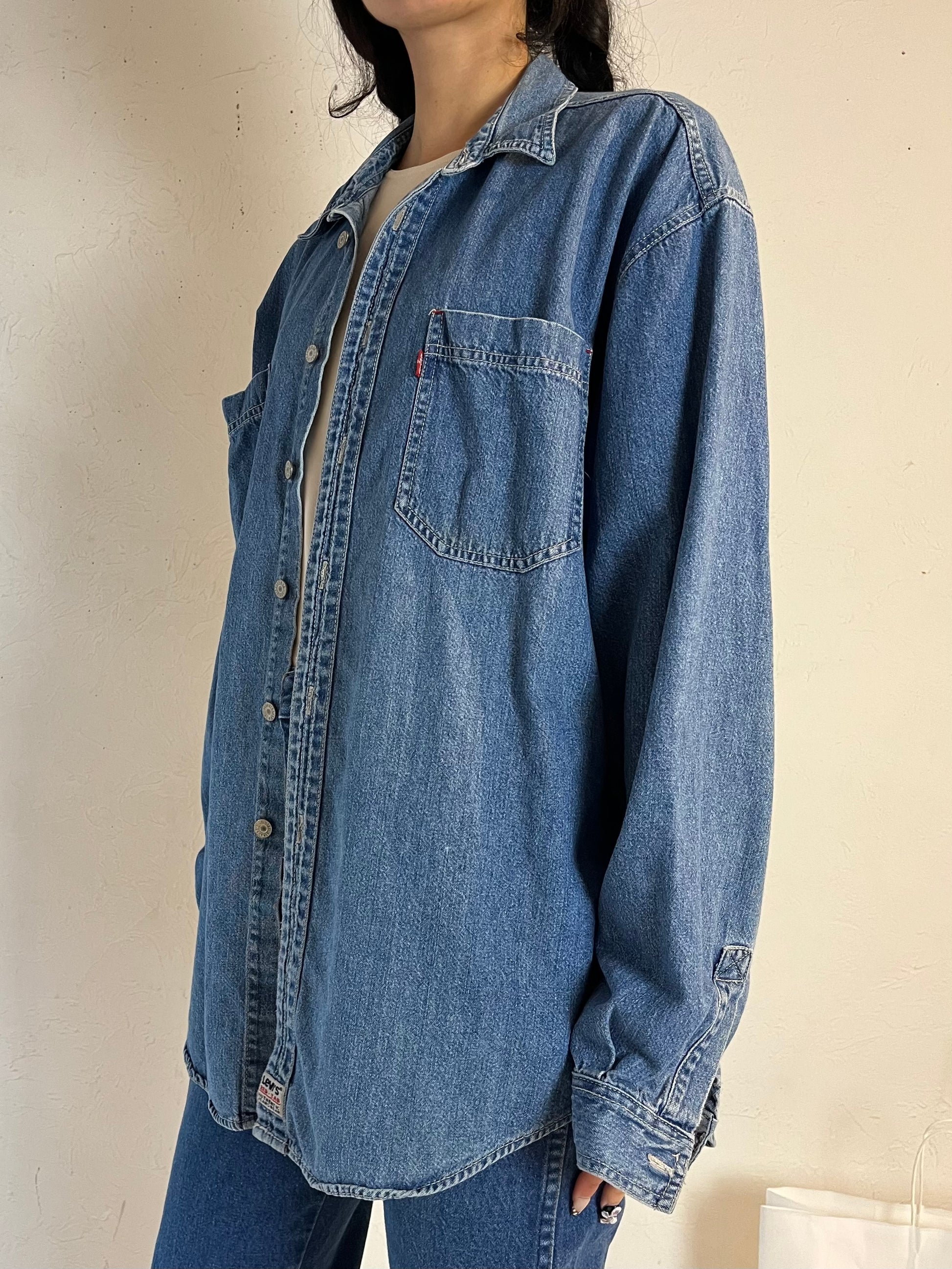 Y2K ‘Levi’s’ Button Up Denim Shirt / Large