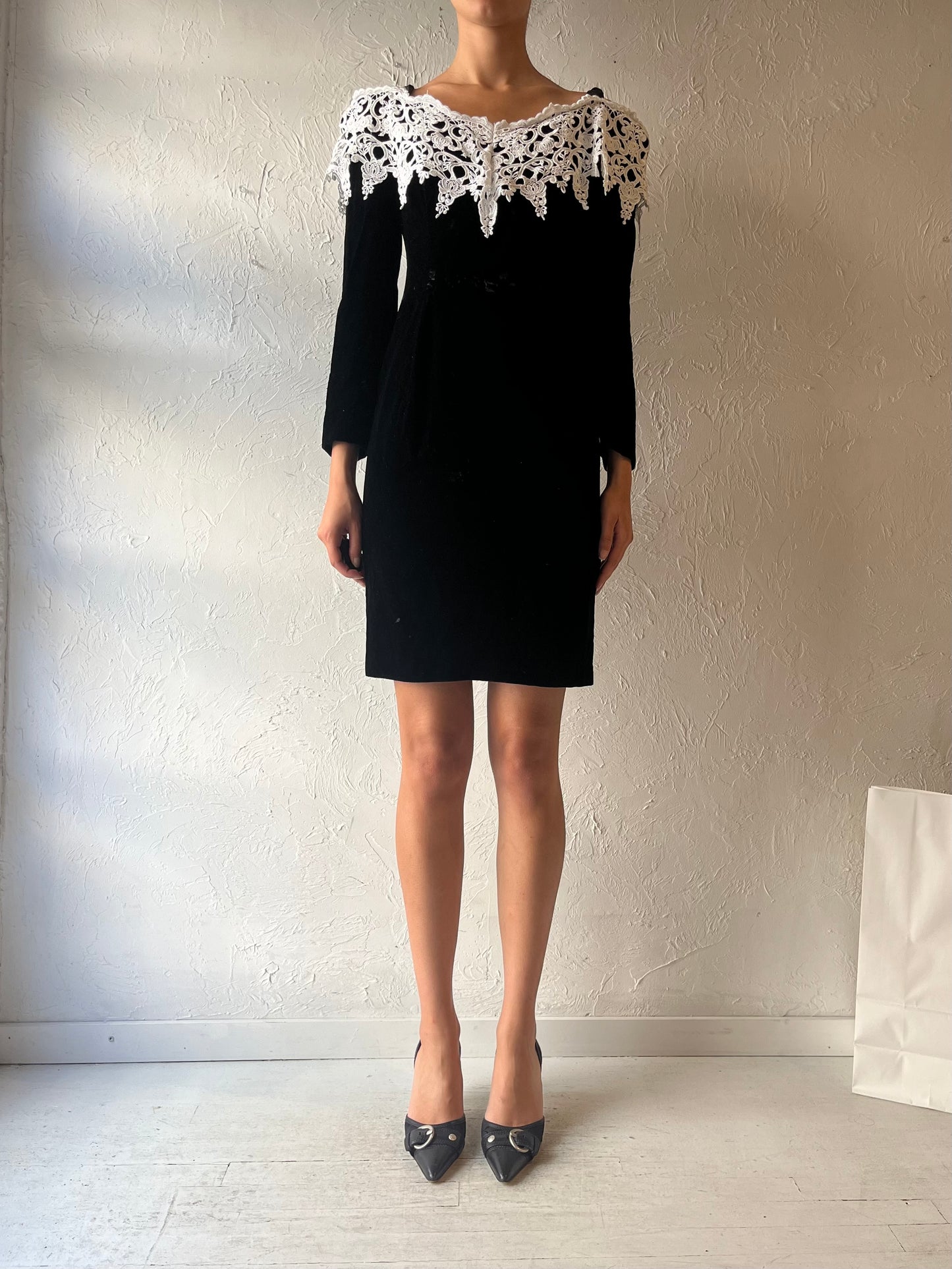 70s ‘Nu Mode’ Black Velvet Mini Dress / Small