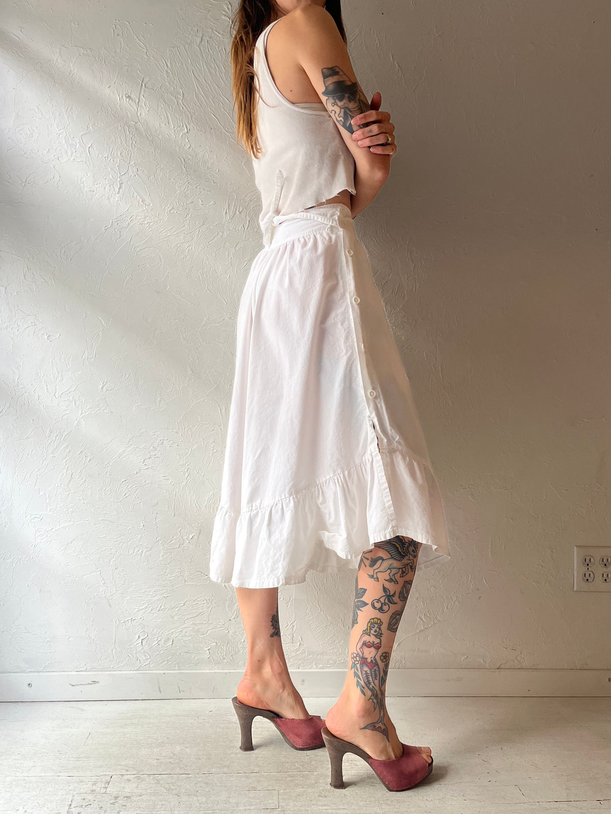 80s 'EnChante' White High Waisted Cottagecore Romantic Culotte Shorts Vintage Wide Leg Ruffle Hem Gaucho Shorts / Small