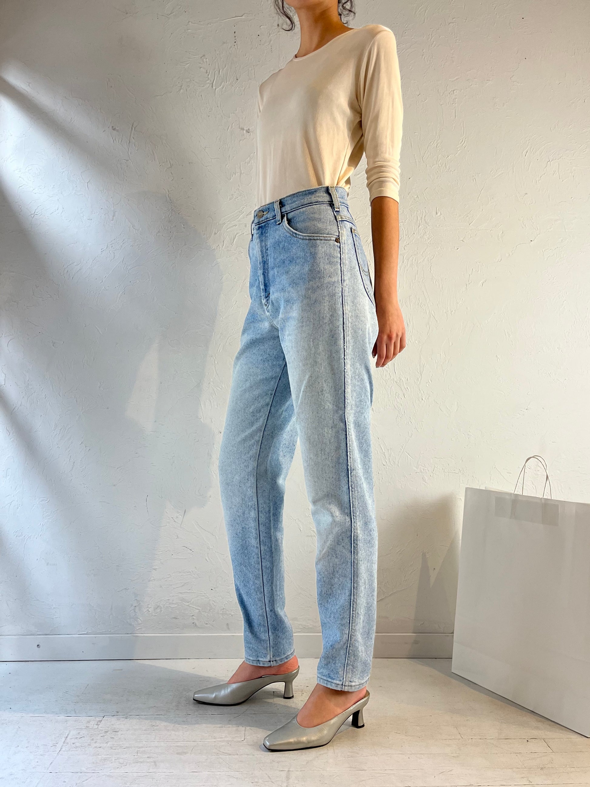 90s ‘Lee’ High Waisted Light Wash Mom Jeans / Small