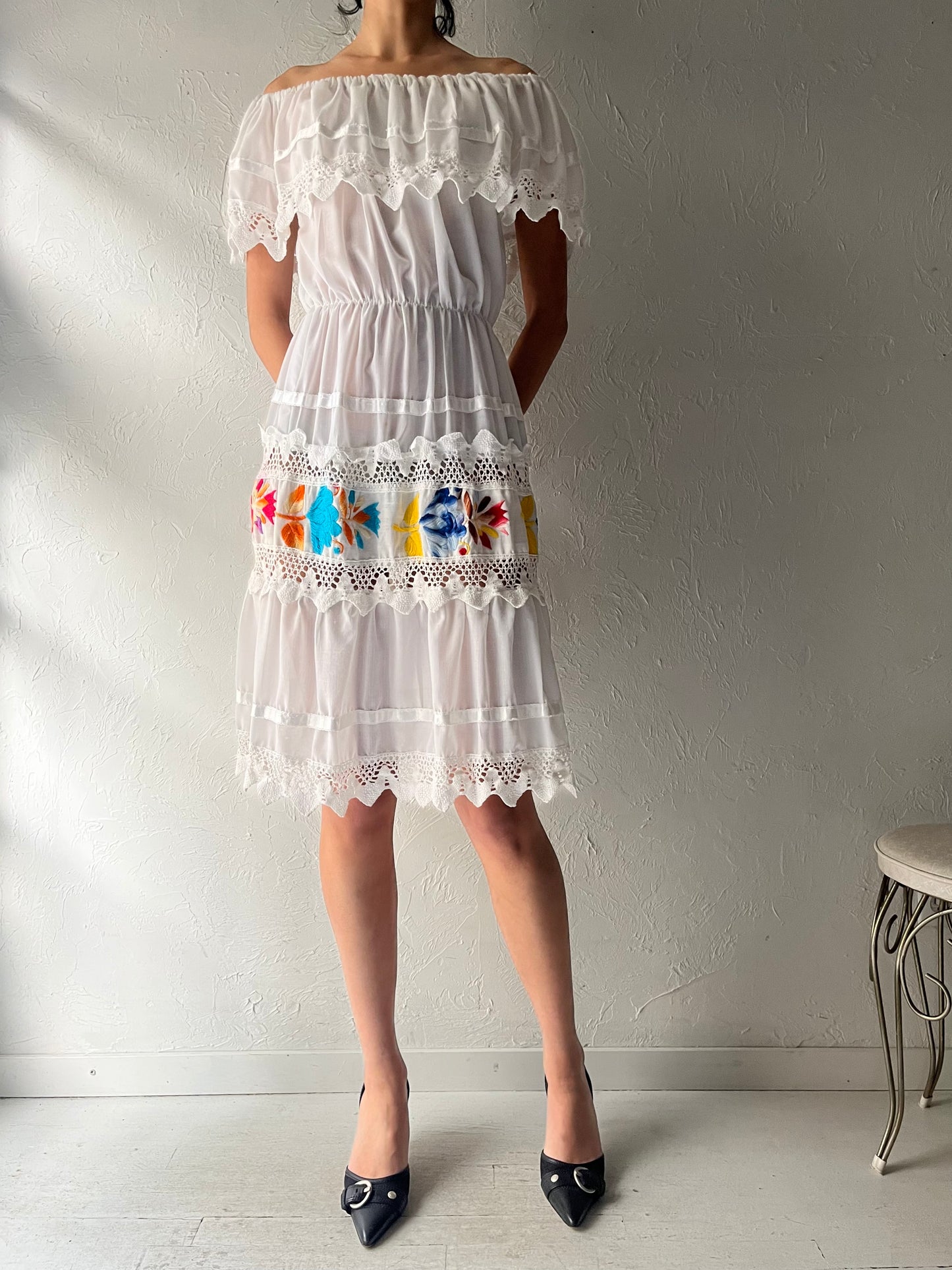 Vintage White Embroidered Dress / Small