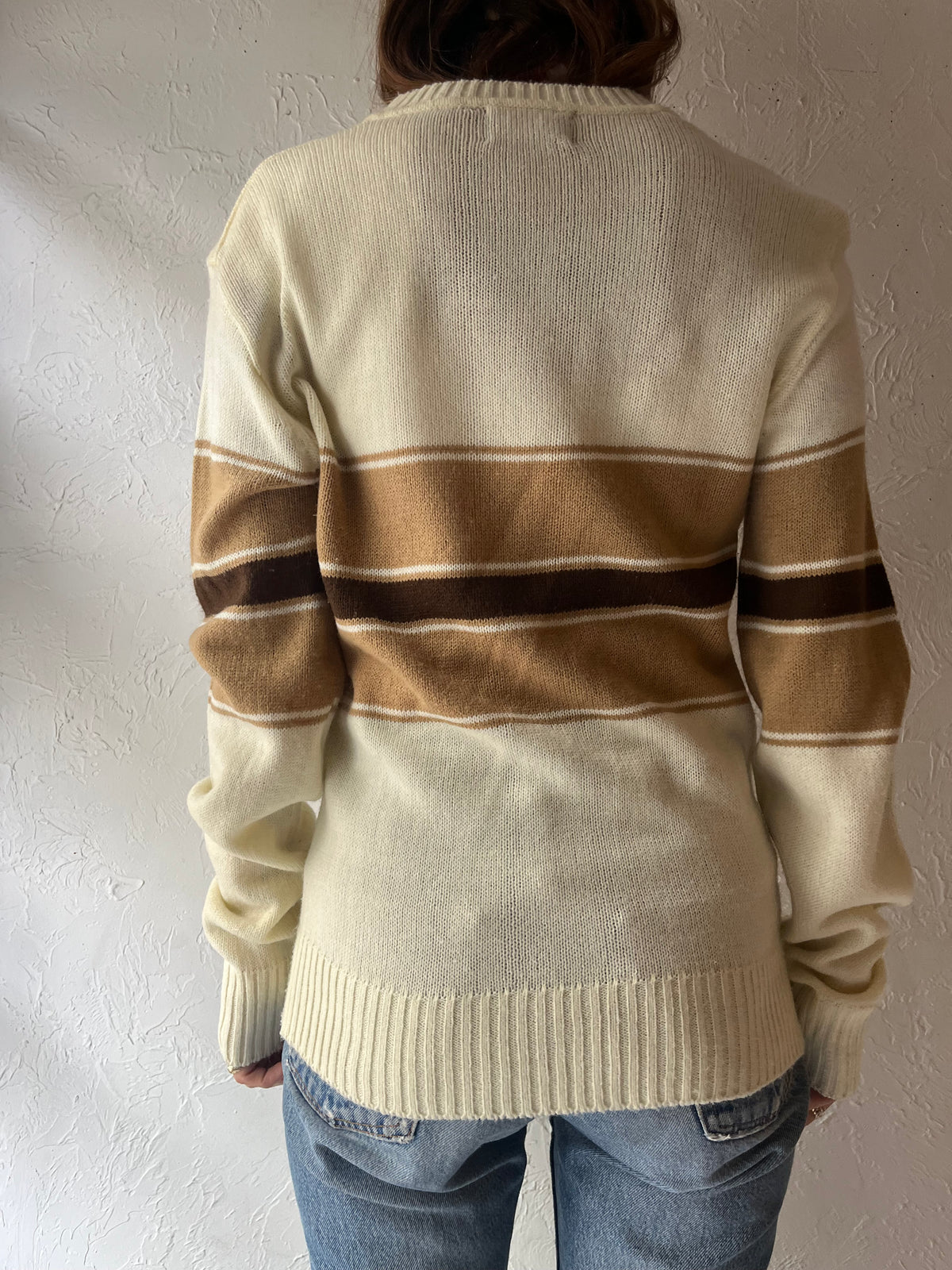 90s 'Club International' White Acrylic Normcore Preppy Academia Pullover Sweater / Medium